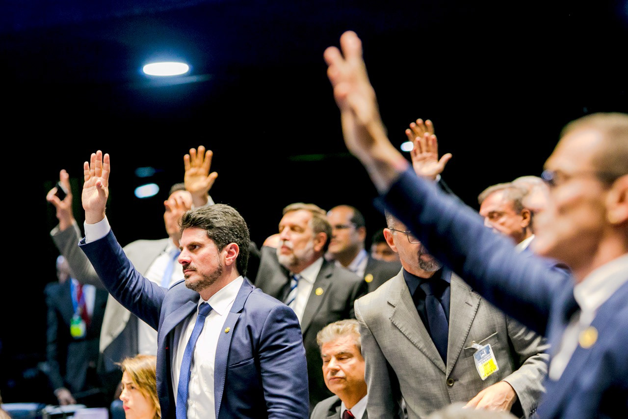 Senador Marcos do Val (PODEMOS-ES) durante votação no plenário.