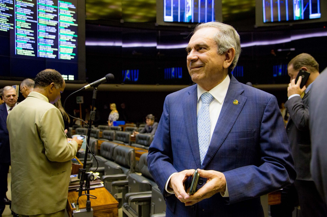 Senador Raimundo Lira (MDB-PB) durante sessão do Congresso Nacional.