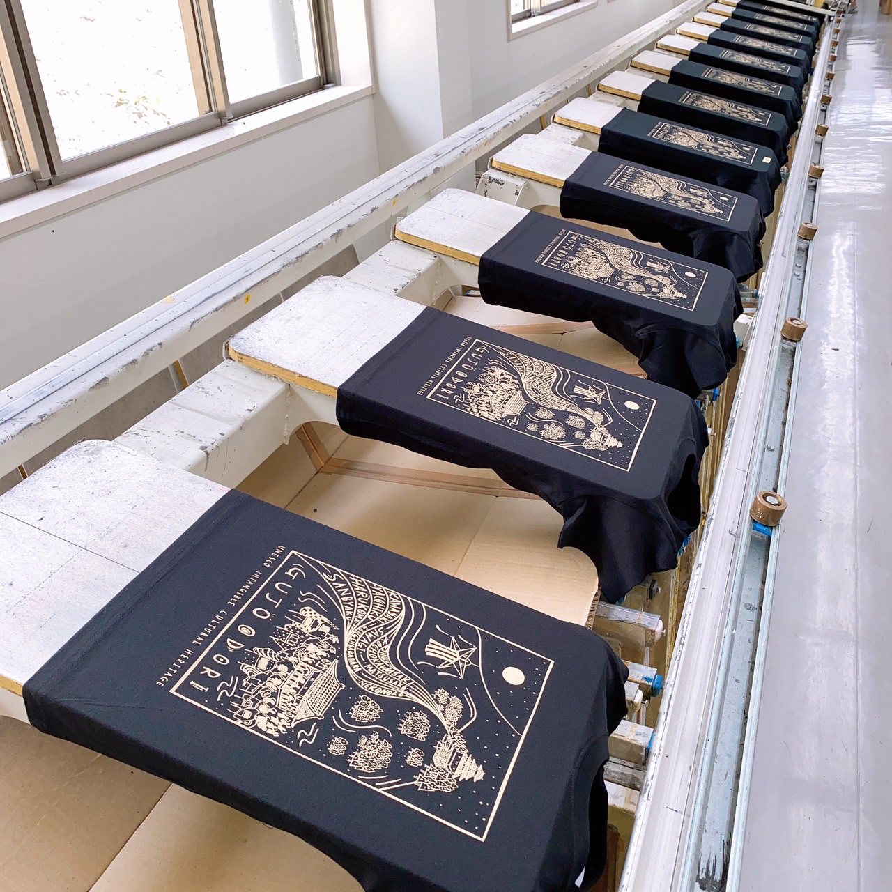 Silkscreen Printed Photo Credit : （株）Snapscreen