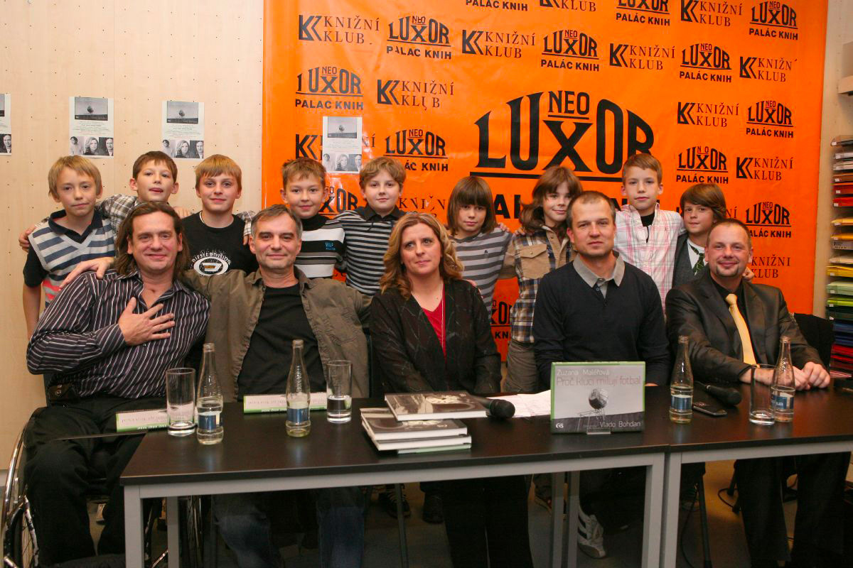 Čtení z knihy Proč kluci milují fotbal, Palác knih Luxor 2011, Jan Potměšil, Ivan Trojan, Z.M., Vlado Bohdan, Josef Snětivý a fotbalisti z knížky