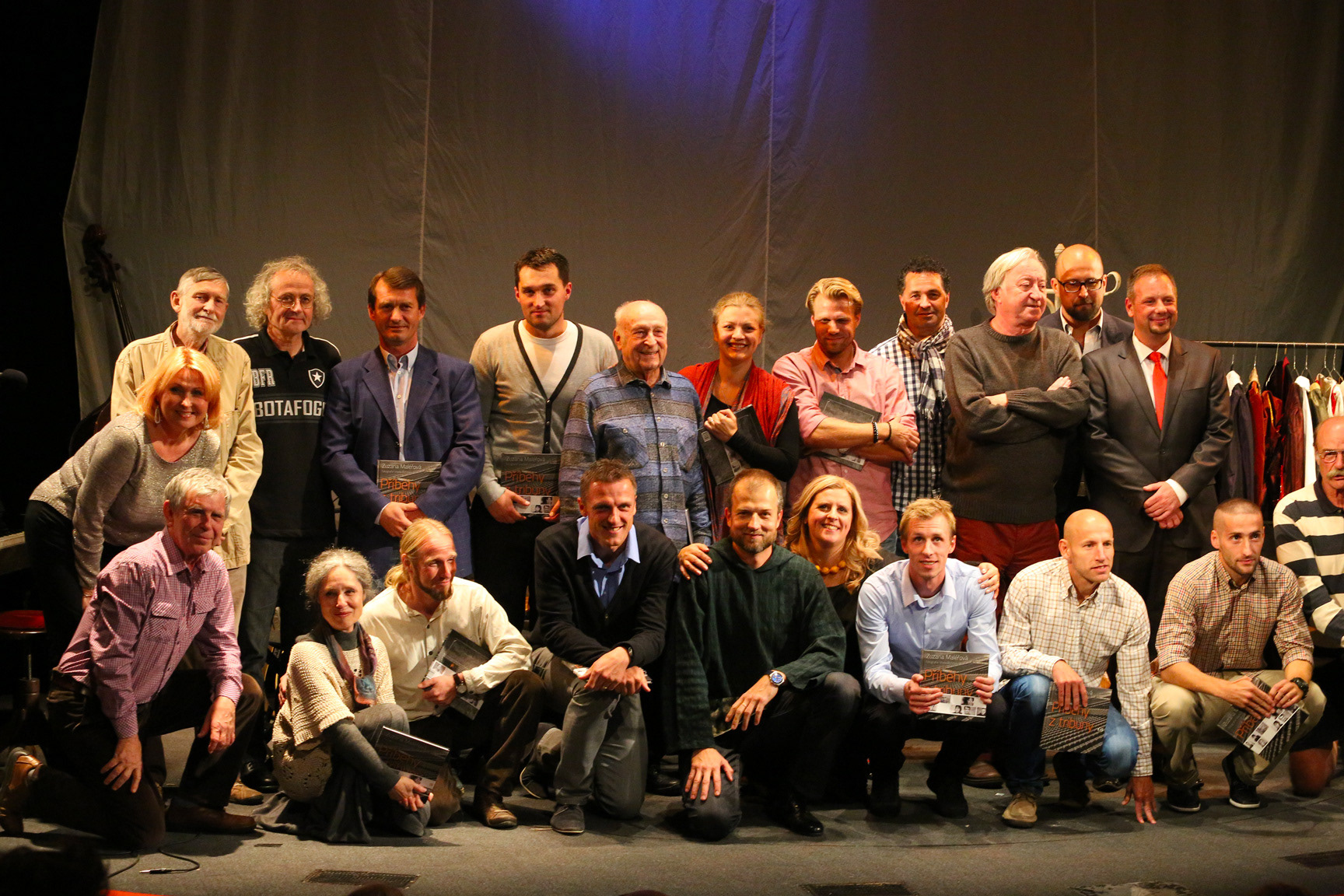 Křest knihy Příběhy z tribuny, Ypsilonka 2013, Z.M., J. Schmid, J. Jiráň, M. Kořínek, T. Fischerová, S. Zindulka, B. Srncová, J. Lábus, M. Dejdar a další, spolu s nimi hráči a trenéři FK Dukla Praha