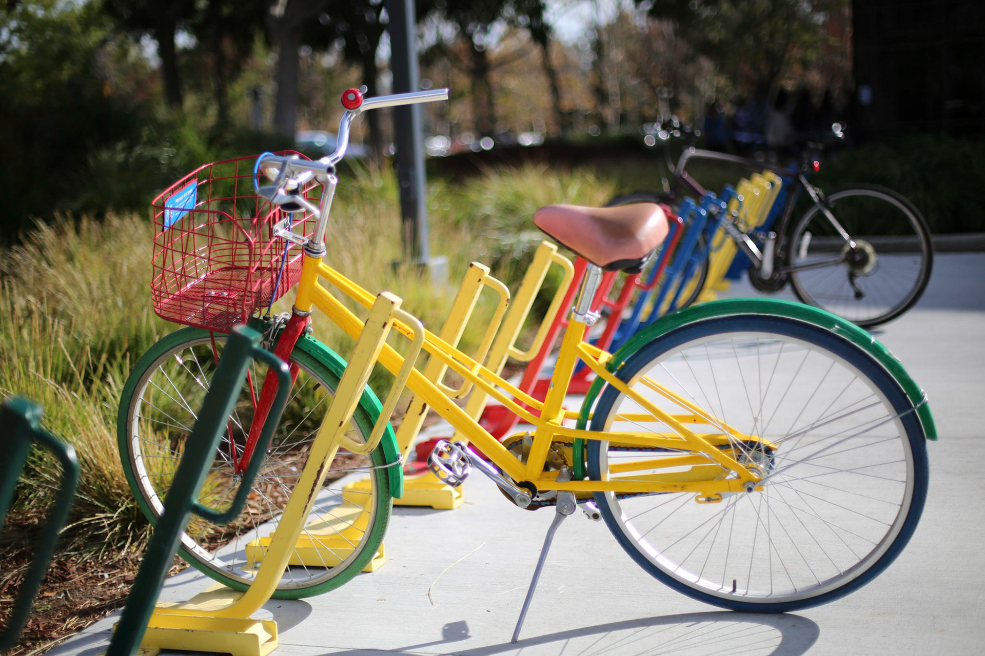 Eins der vielen Mitarbeiter-Fahrräder auf dem Google Campus in Mountain View, CA.