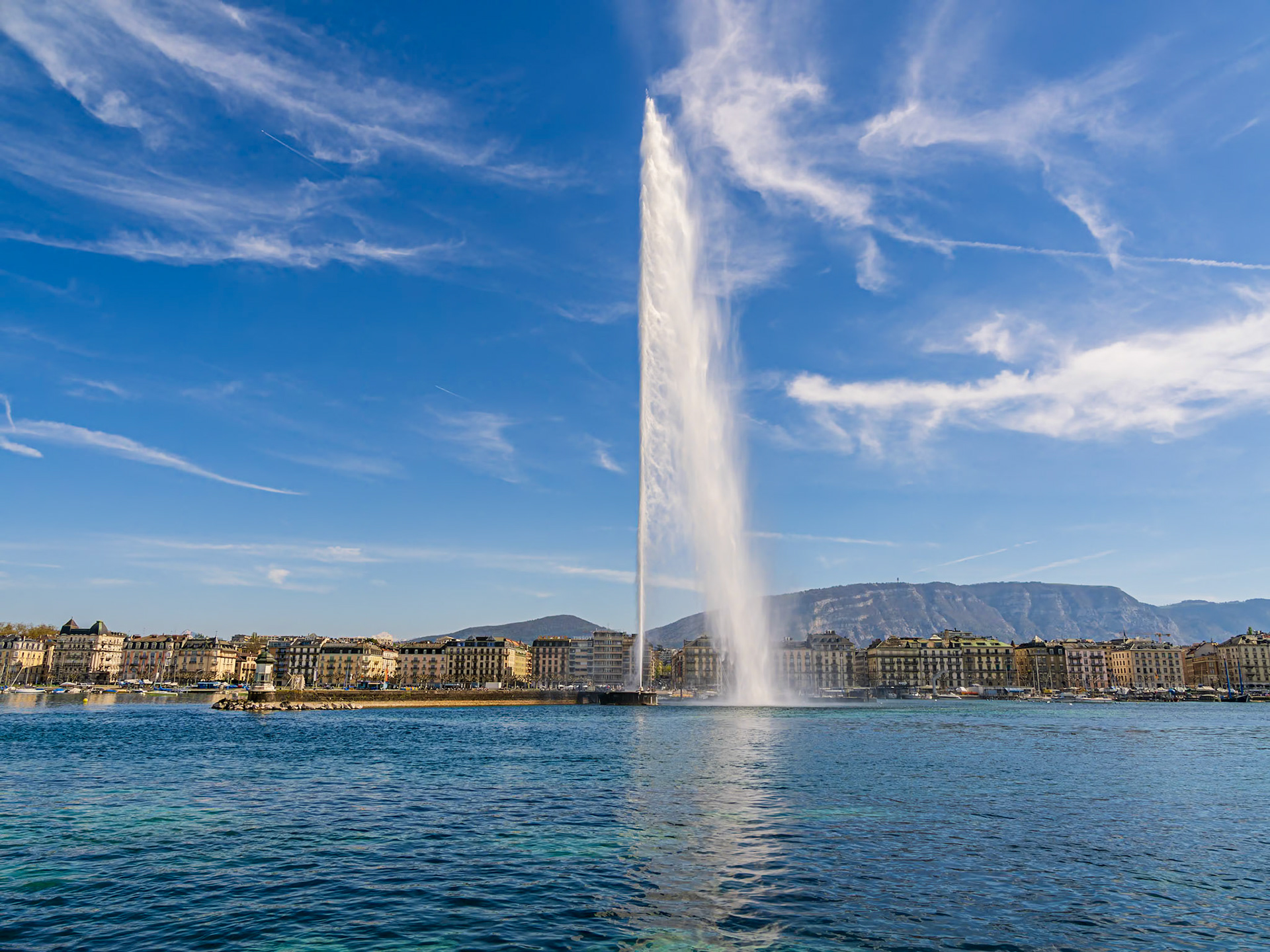 Jet d'Eau - the Geneva Water Fountain - Five hundred litres (130 US gal) of water per second are jetted to an altitude of 140 metres (460 ft)