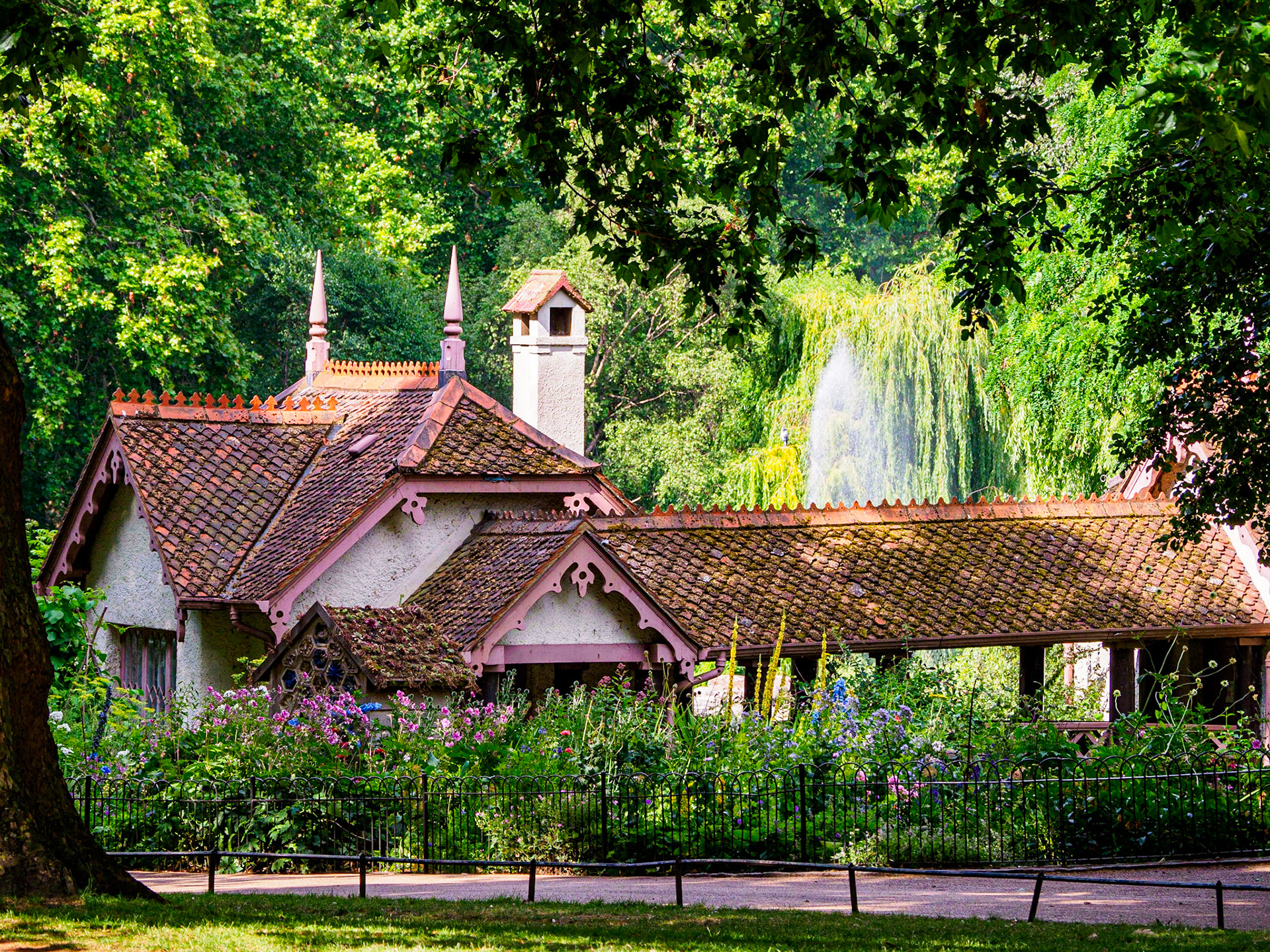 Duck Island Cottage  An Historical Account of the Bird Keeper's Lodge in St James's Park