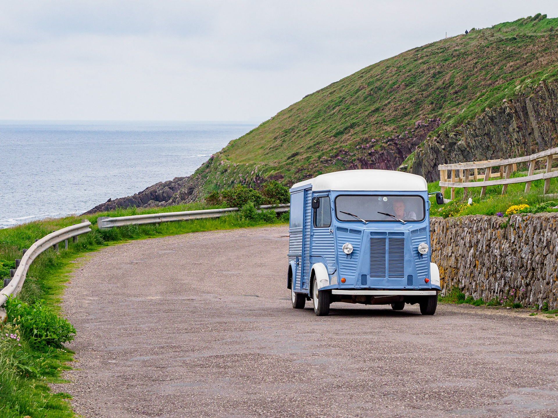Strange Irish Vehicle - Loud and Very Slow!