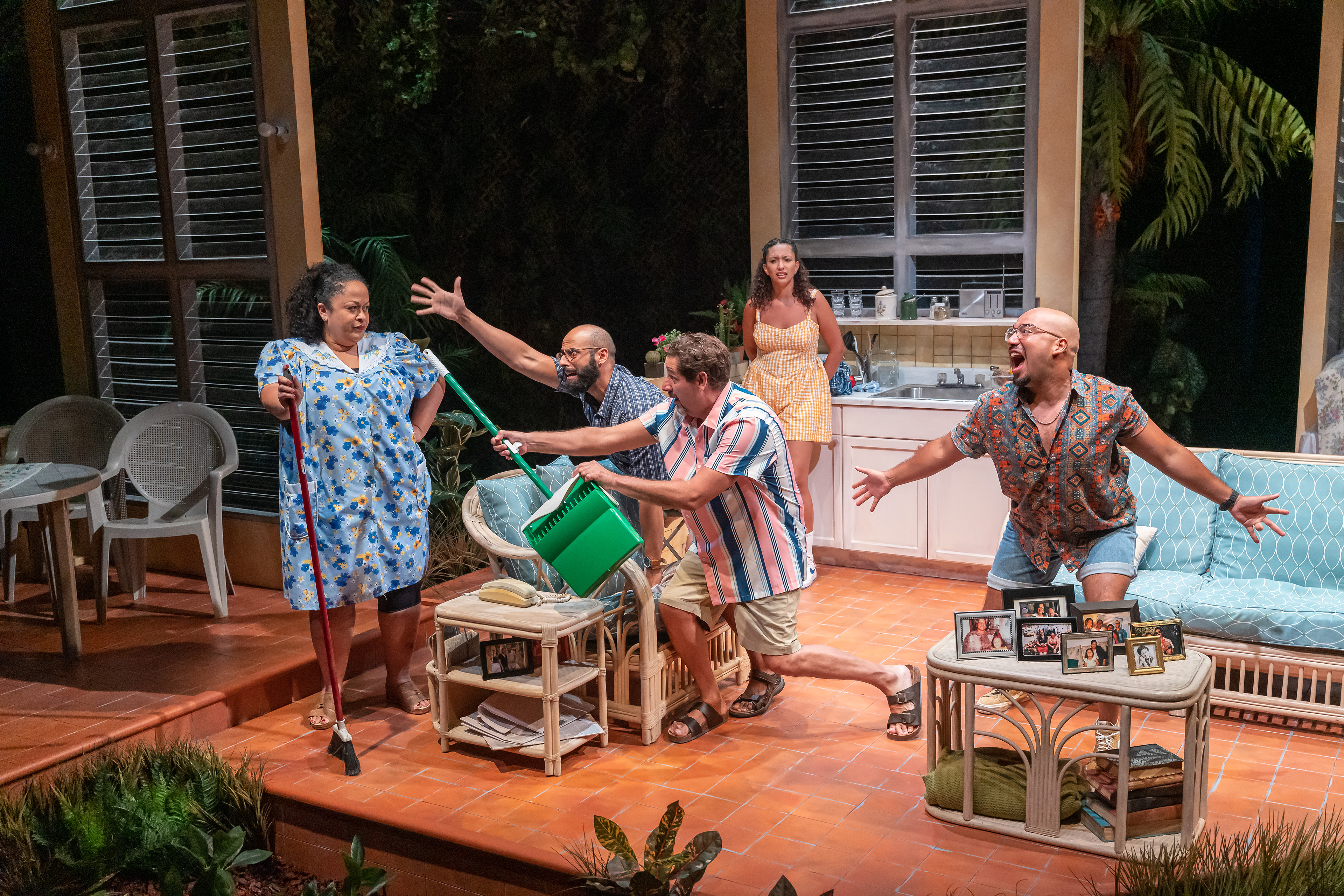 Alina Alcántara(Norma), Victor Suffrant(Victor), Pedro Bayon(Manolo), Angela Reynoso(Maria) and Germainne Lebron(Monchi)