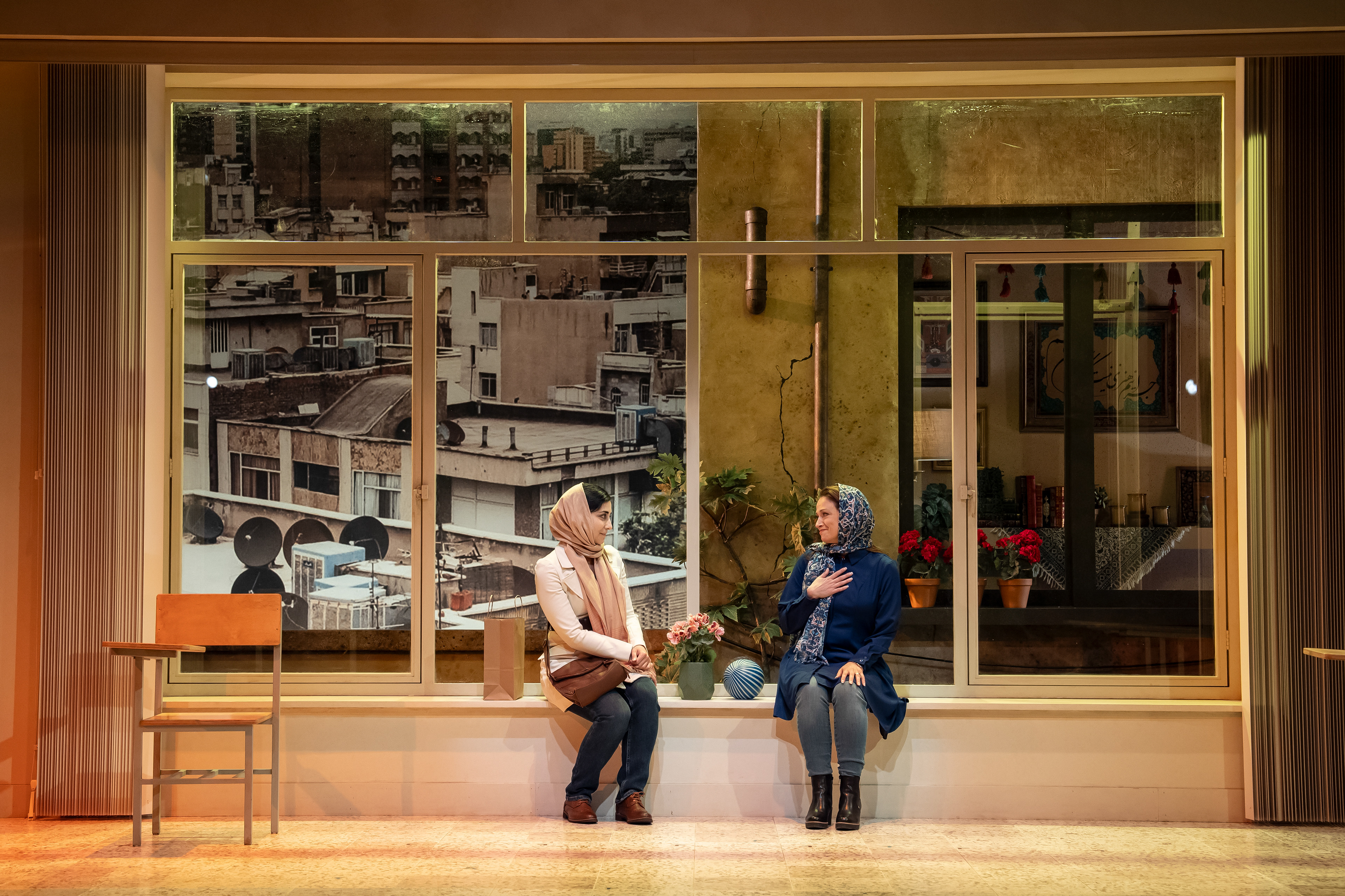 Nikki Massoud(Elham) and Roxanne Hope Radja(Marjan)
