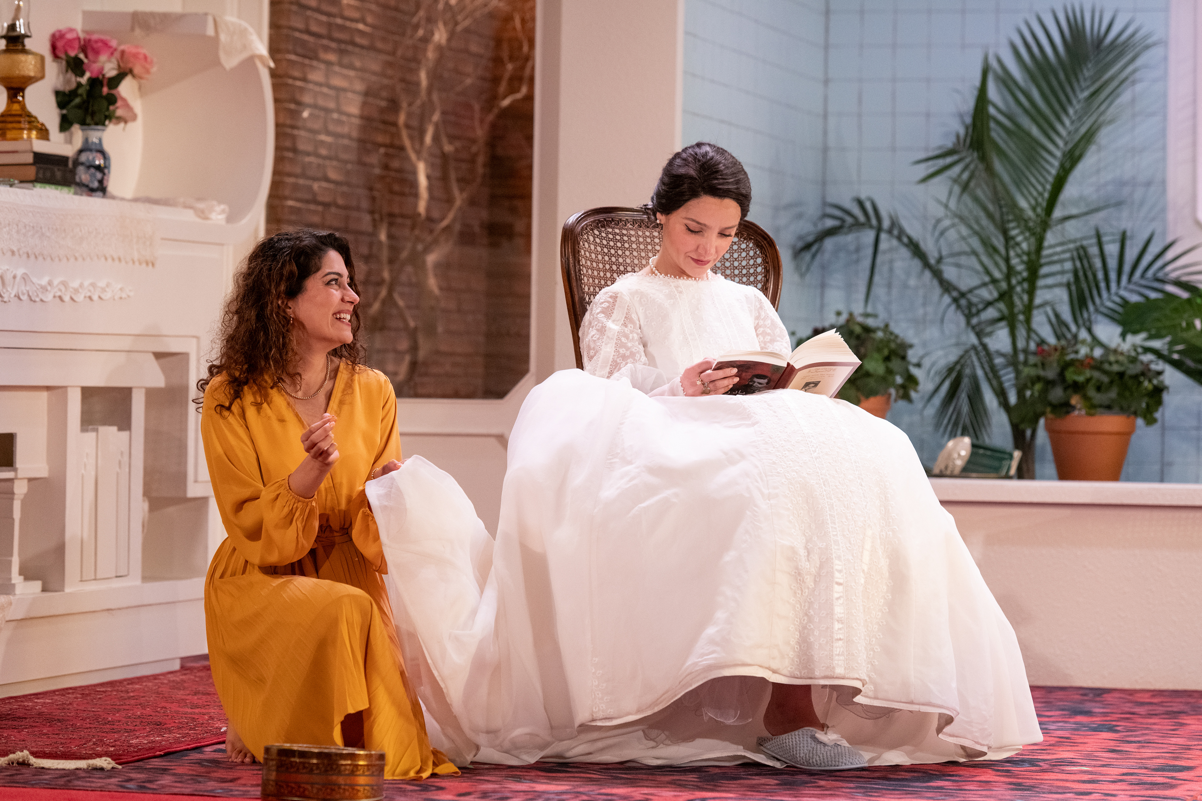 Awni Abdi-Bahri (Nazanin), Tara Grammy (Salme)