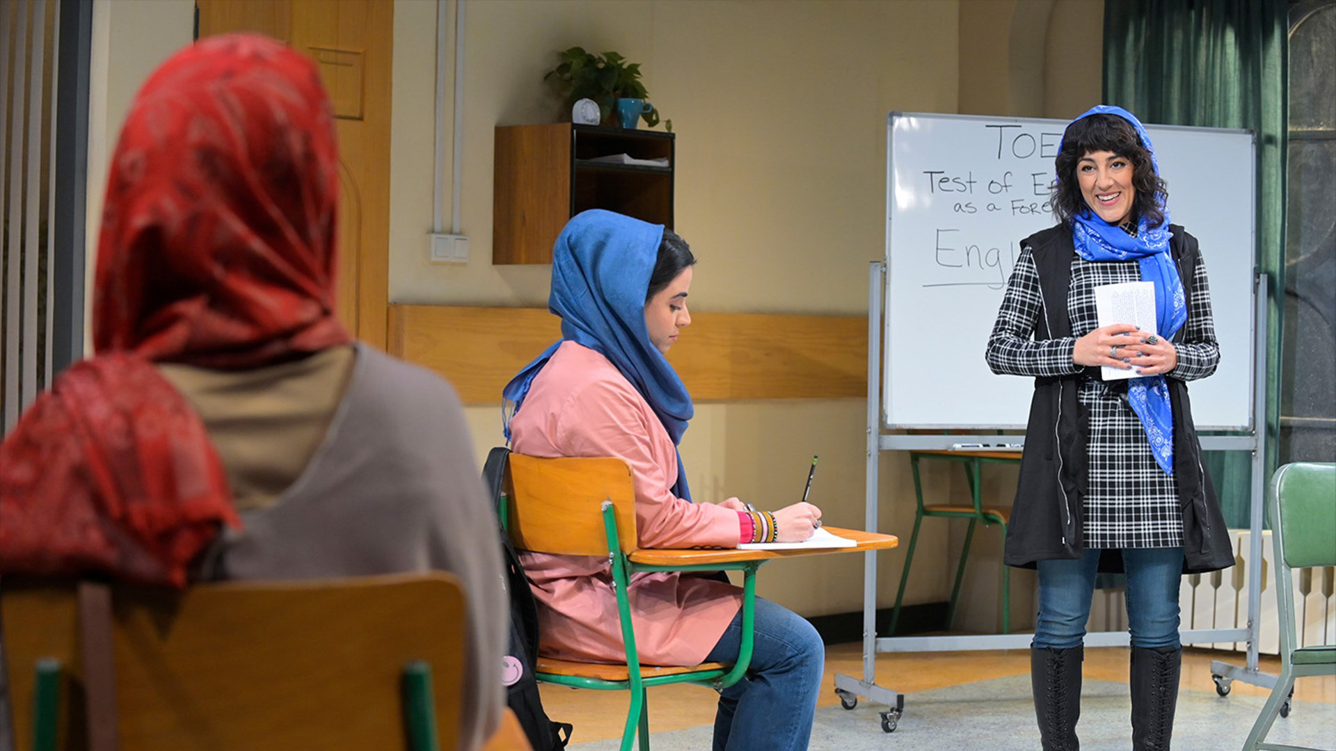 From the left: SARAH NINA HAYON(ROYA), CHRISTINE MIRZAYAN(GOLI), MEHRY ESLAMINIA(ELHAM)
