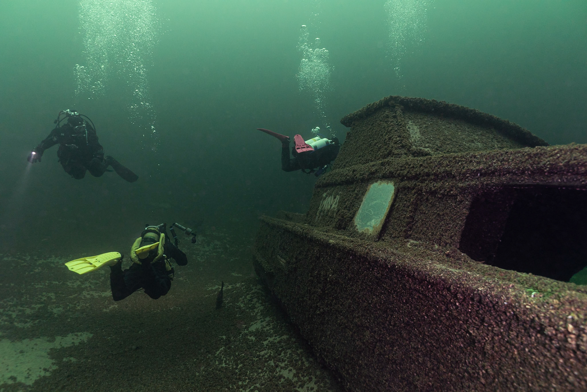 Wreck diving in swiss lakes