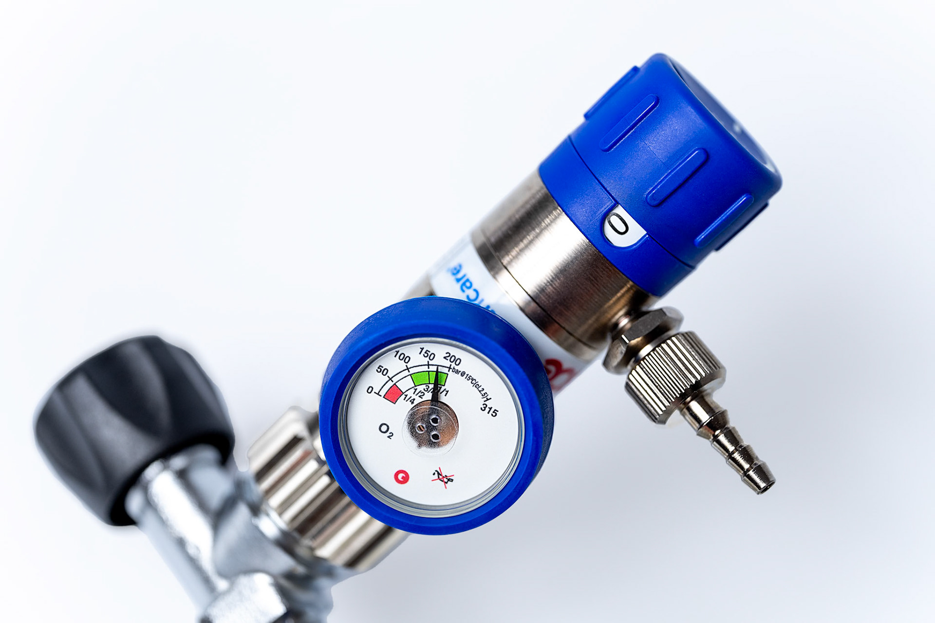 Oxygen valve with cylinder