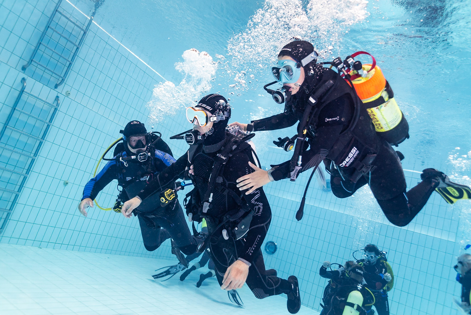 Pool training session with handicapped scuba association Switzerland HSA
