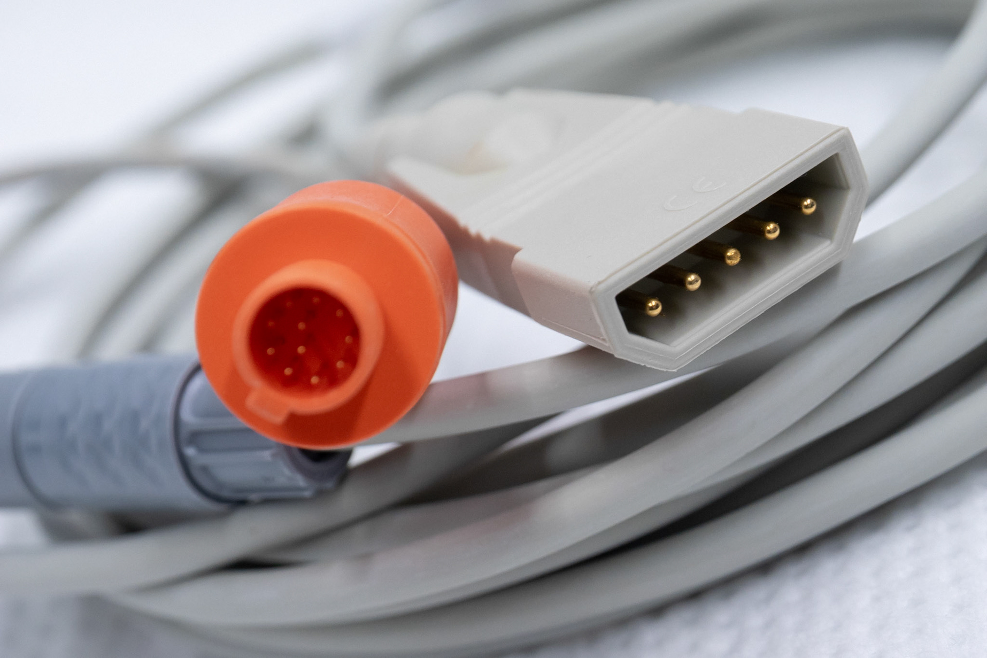 Adapter cable for pressure transducer