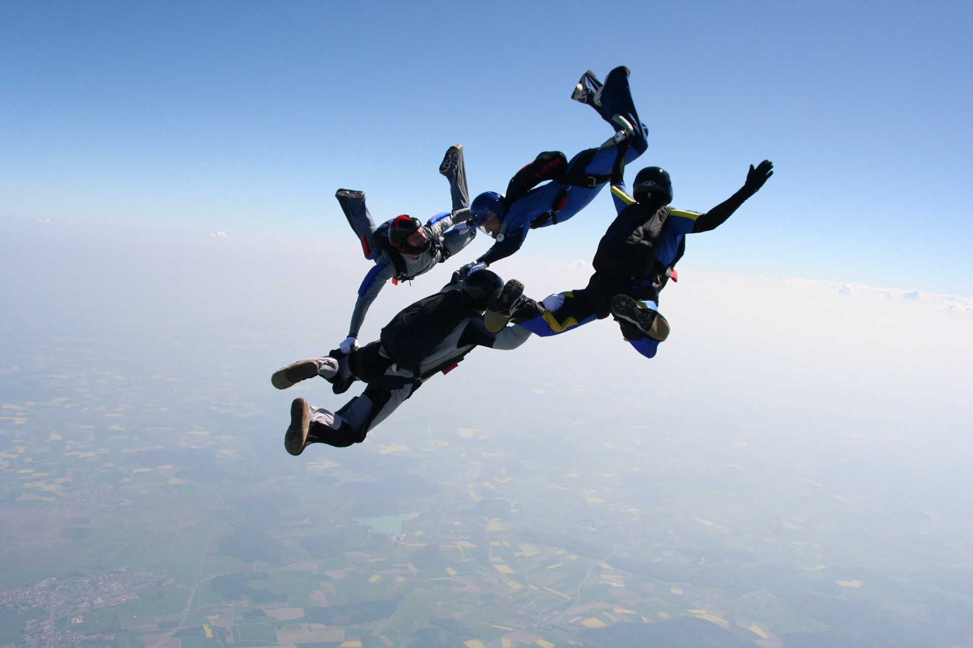 Skydiving 4-way team