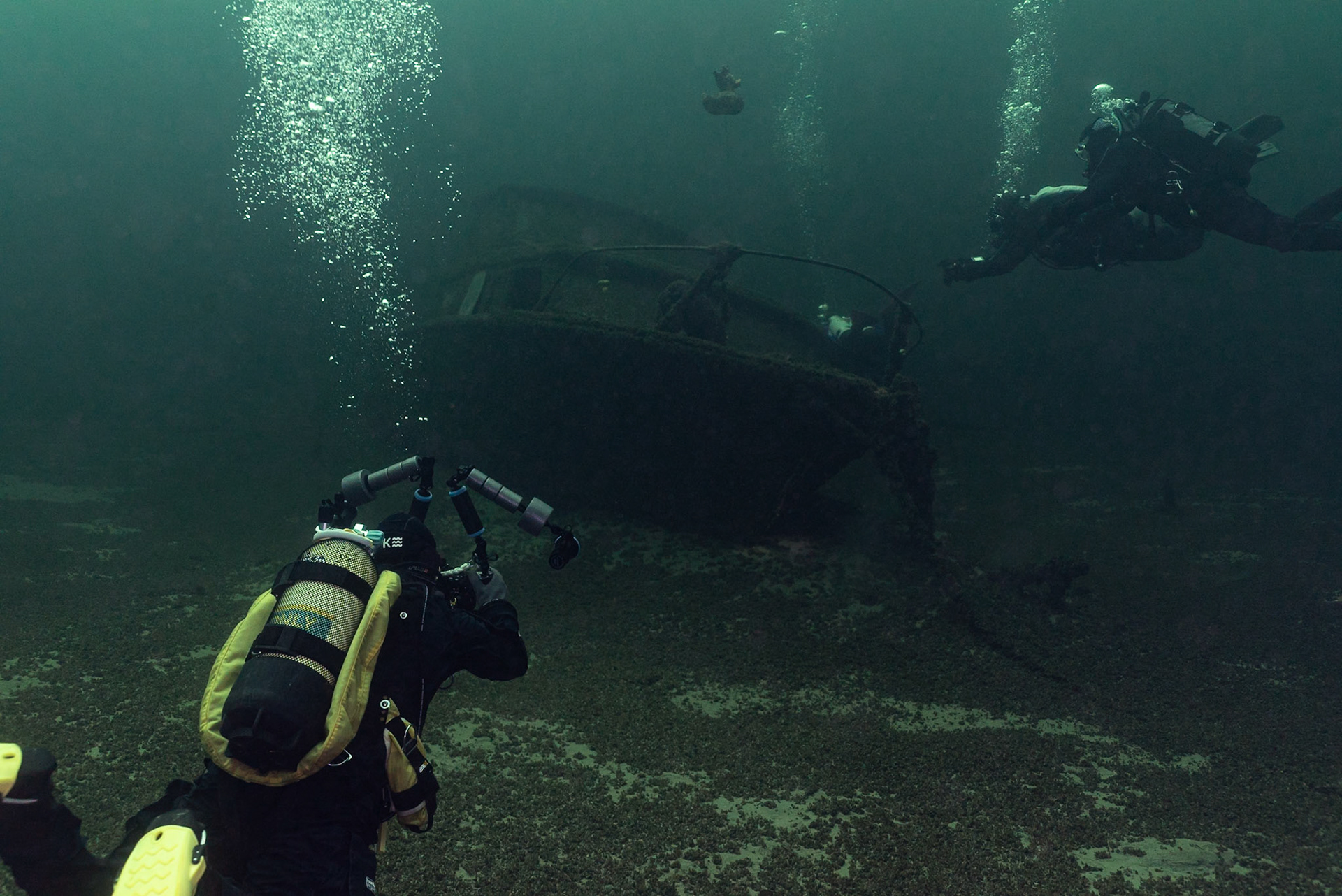 Wreck diving in swiss lakes