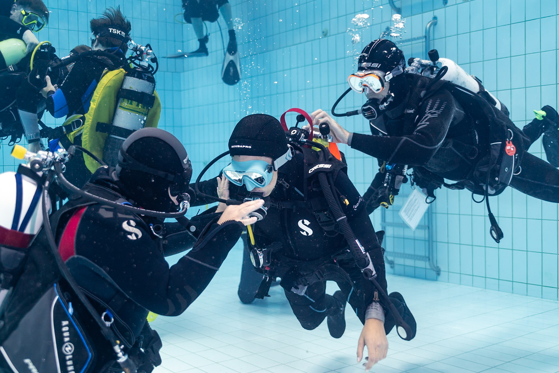 Pool training session with handicapped scuba association Switzerland HSA