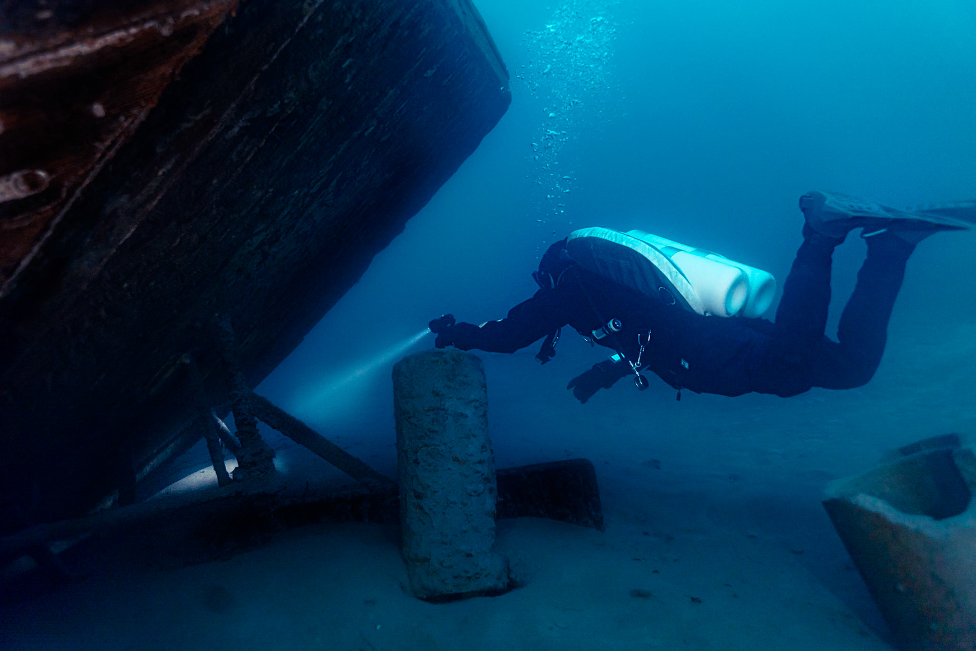 Wreck diving in swiss lakes