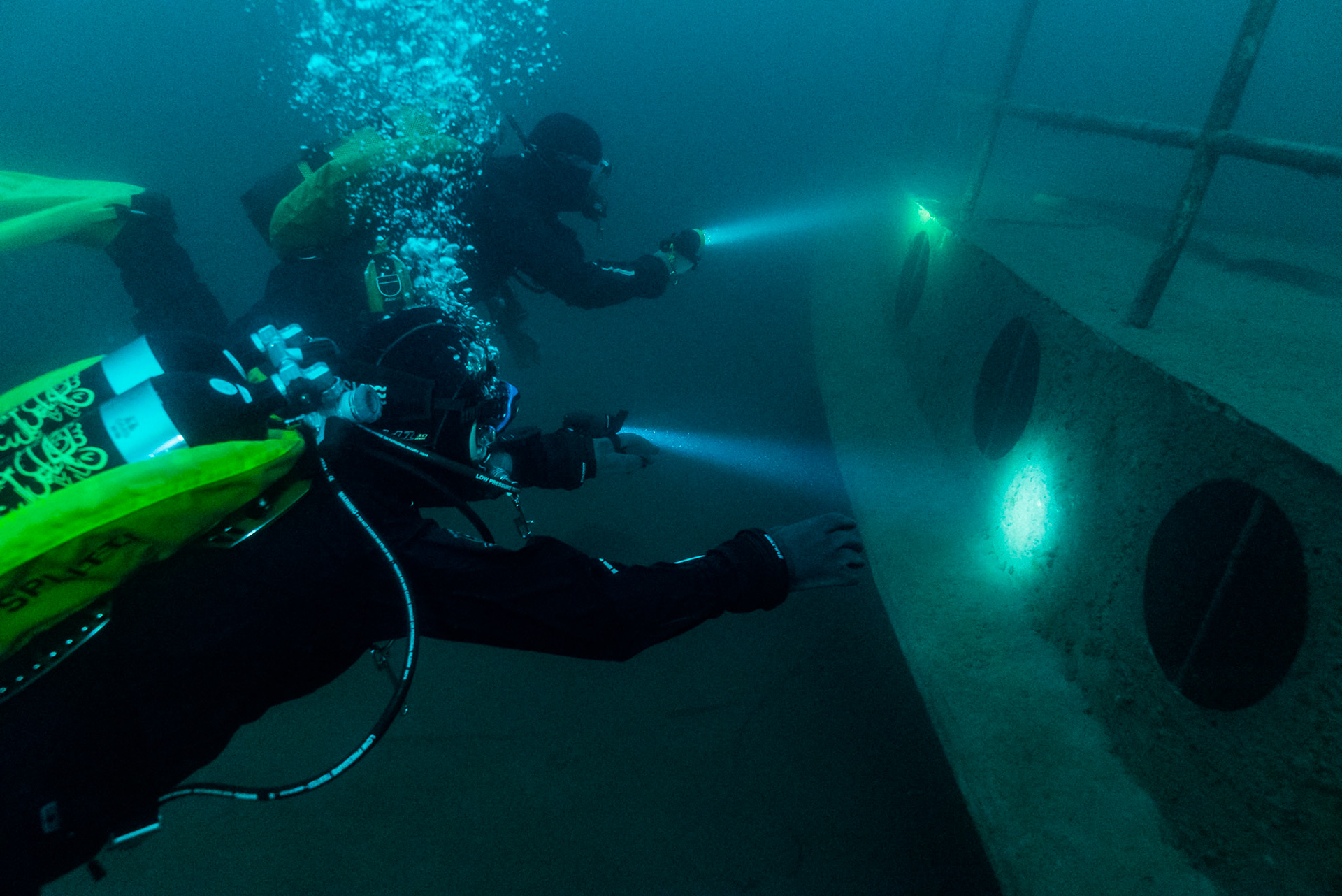 Wreck diving in swiss lakes