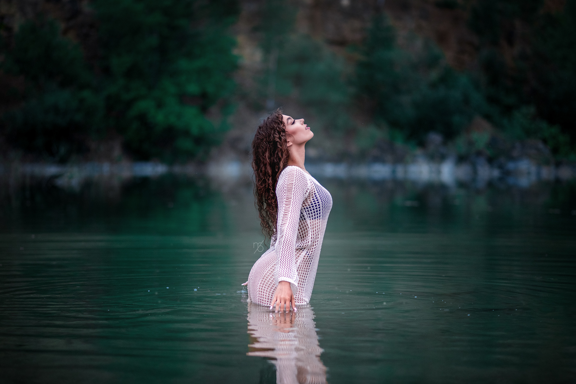 Water Serenity | Fine Art Outdoor Portrait | Martyna Osuchowska Photography