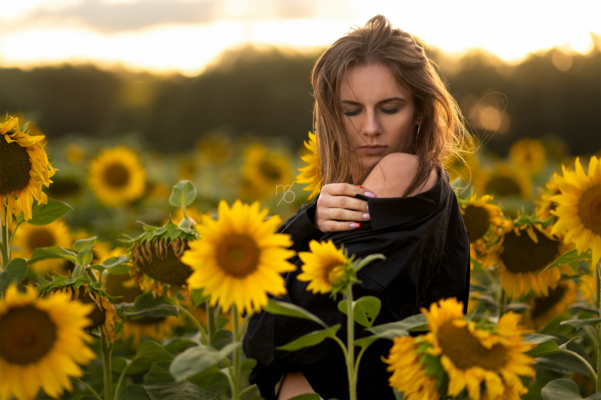 Among Sunflowers | Fine Art Outdoor Portrait | Martyna Osuchowska Photography