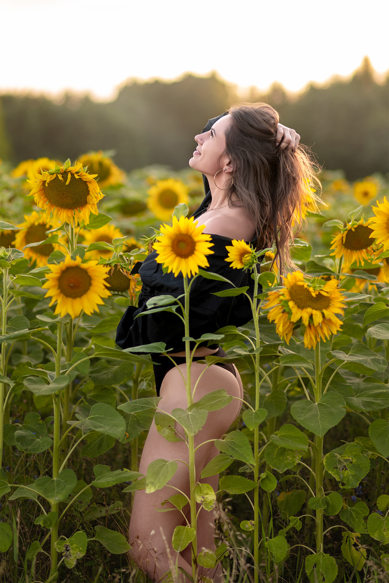 Sunflower Harmony | Women's Outdoor Portrait | Martyna Osuchowska Photography