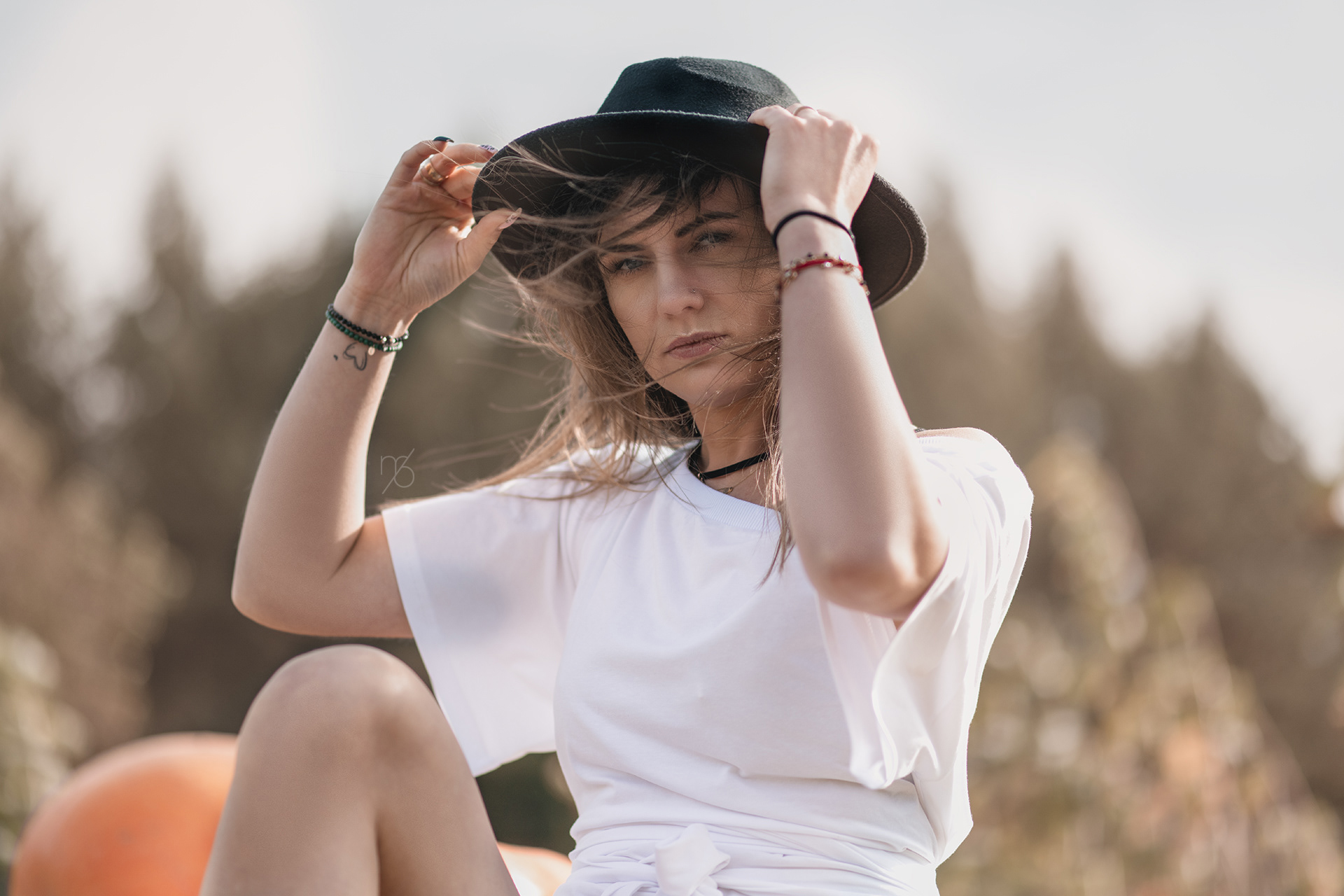 Autumn Wind | Women's Outdoor Portrait | Martyna Osuchowska Photography