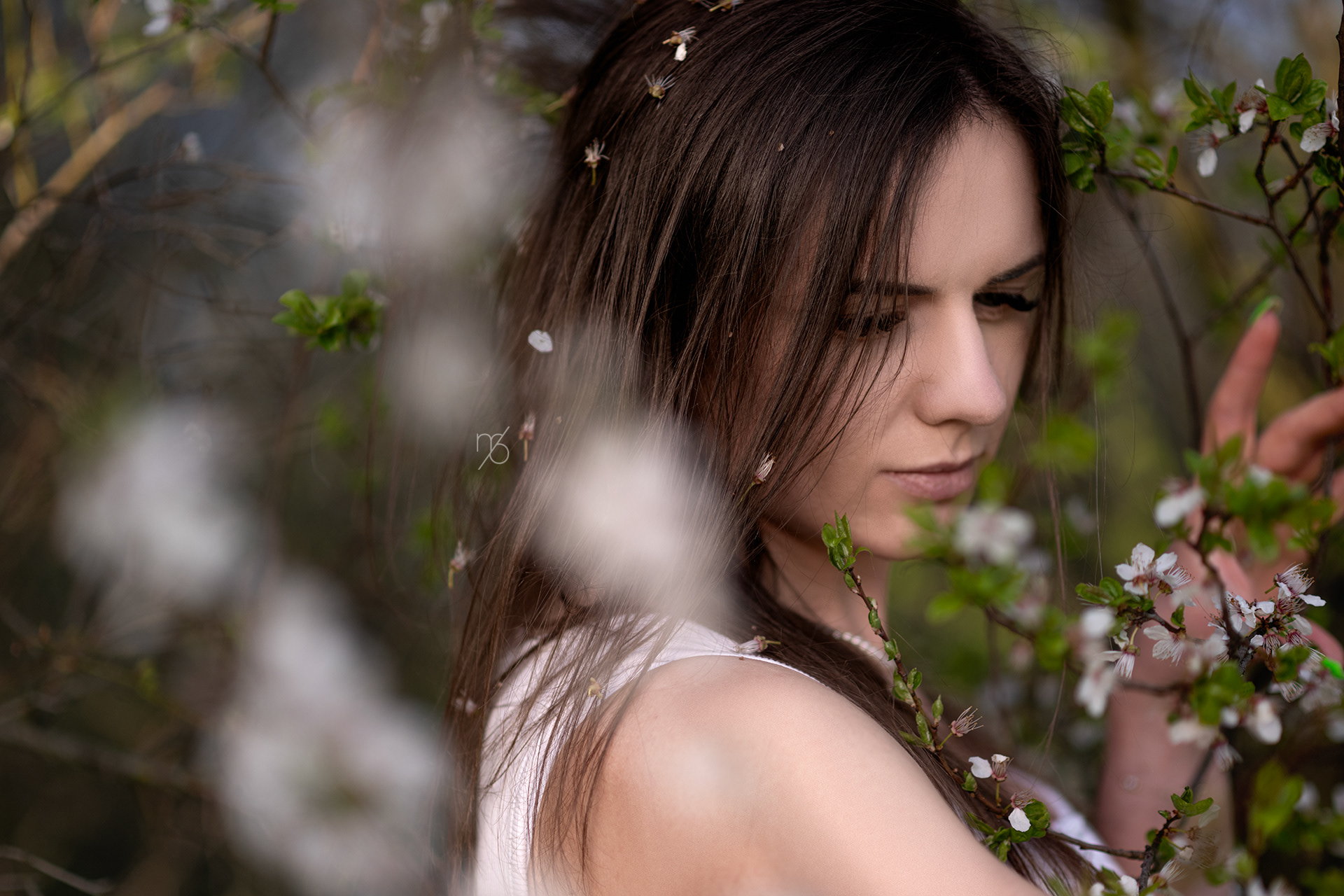 Spring Whisper | Natural Women's Portrait | Martyna Osuchowska Photography