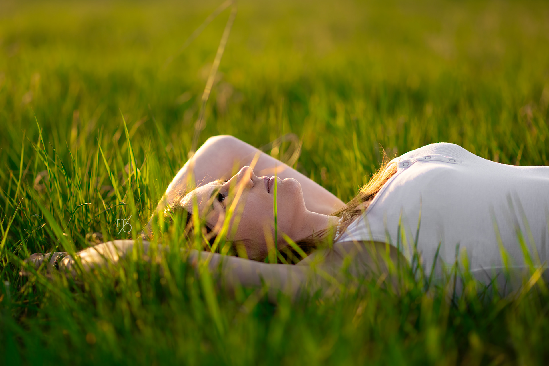 Golden Meadow | Outdoor Beauty Portrait | Martyna Osuchowska Photography