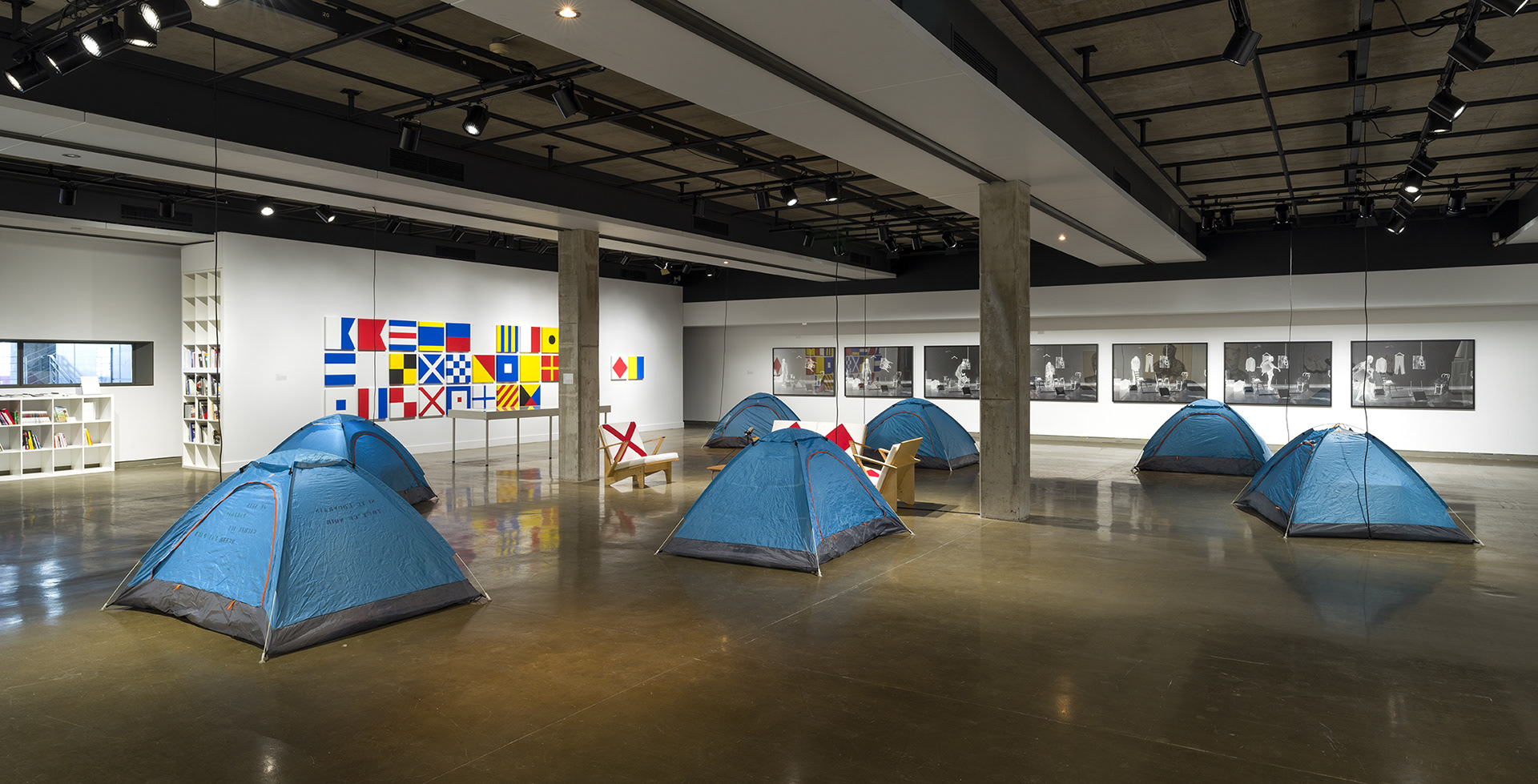 Vue d'ensemble de l'installation "Tentes" ©Guy L'Heureux 2023