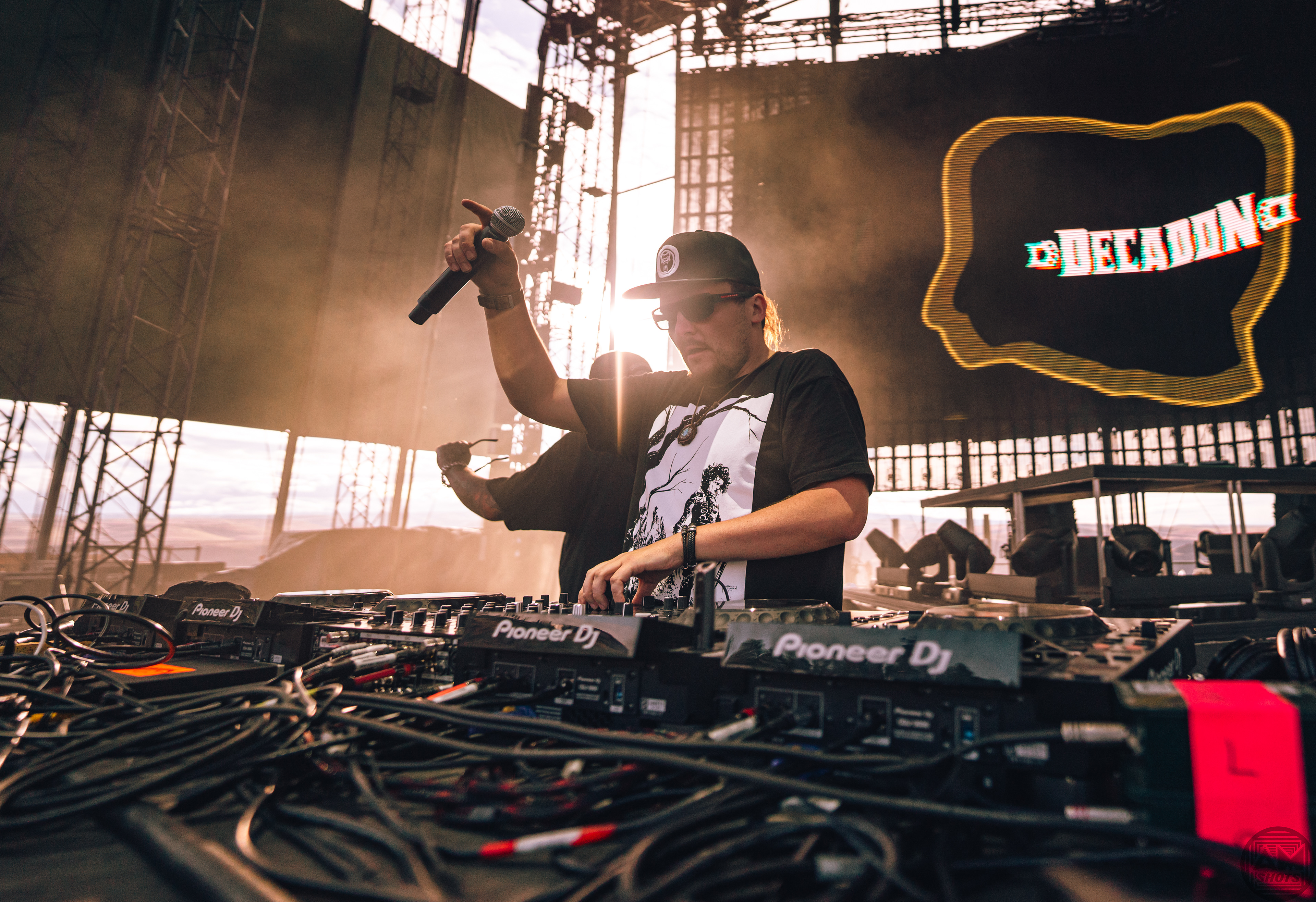 Decadon b2b Brondo - Illenium Gorge