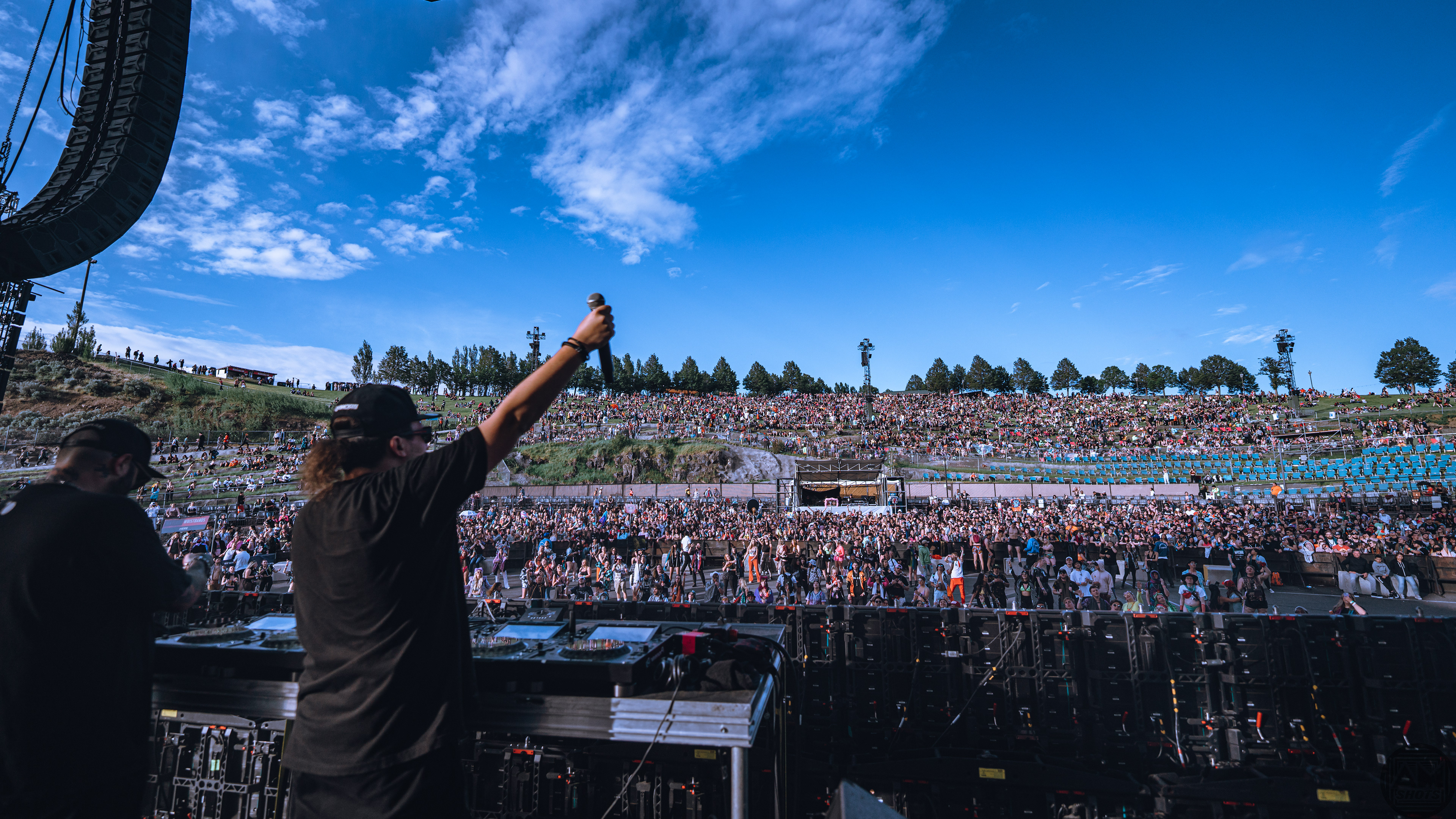 Decadon b2b Brondo - Illenium Gorge