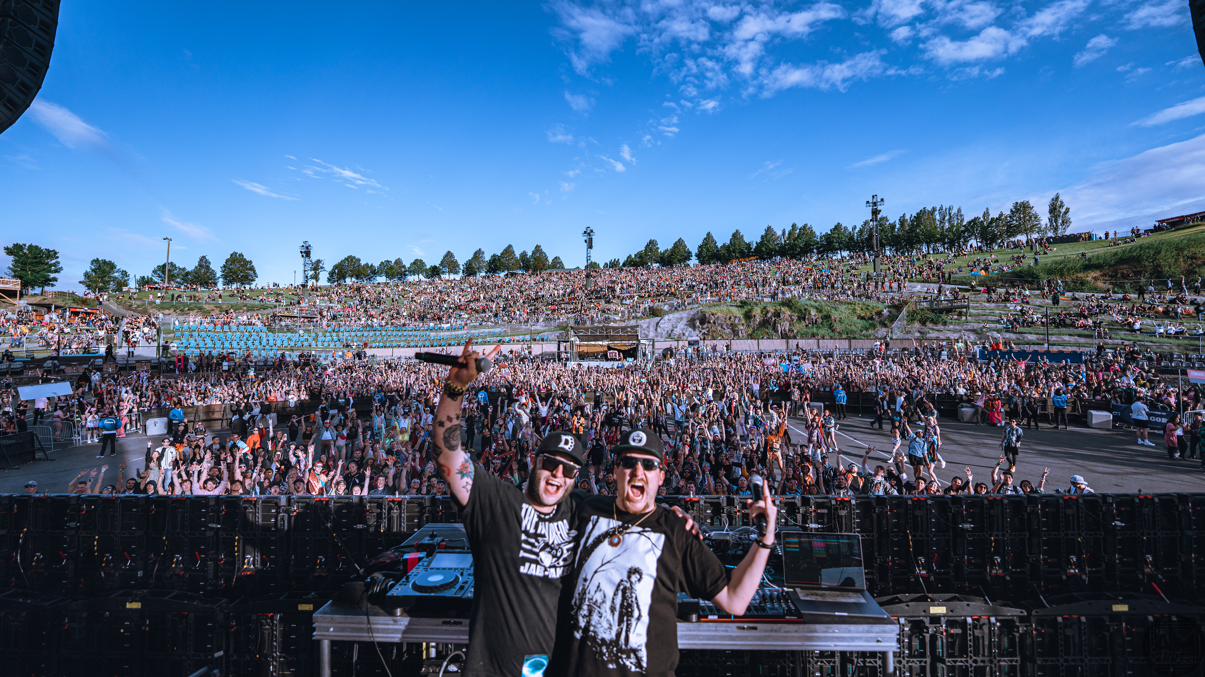 Decadon b2b Brondo - Illenium Gorge