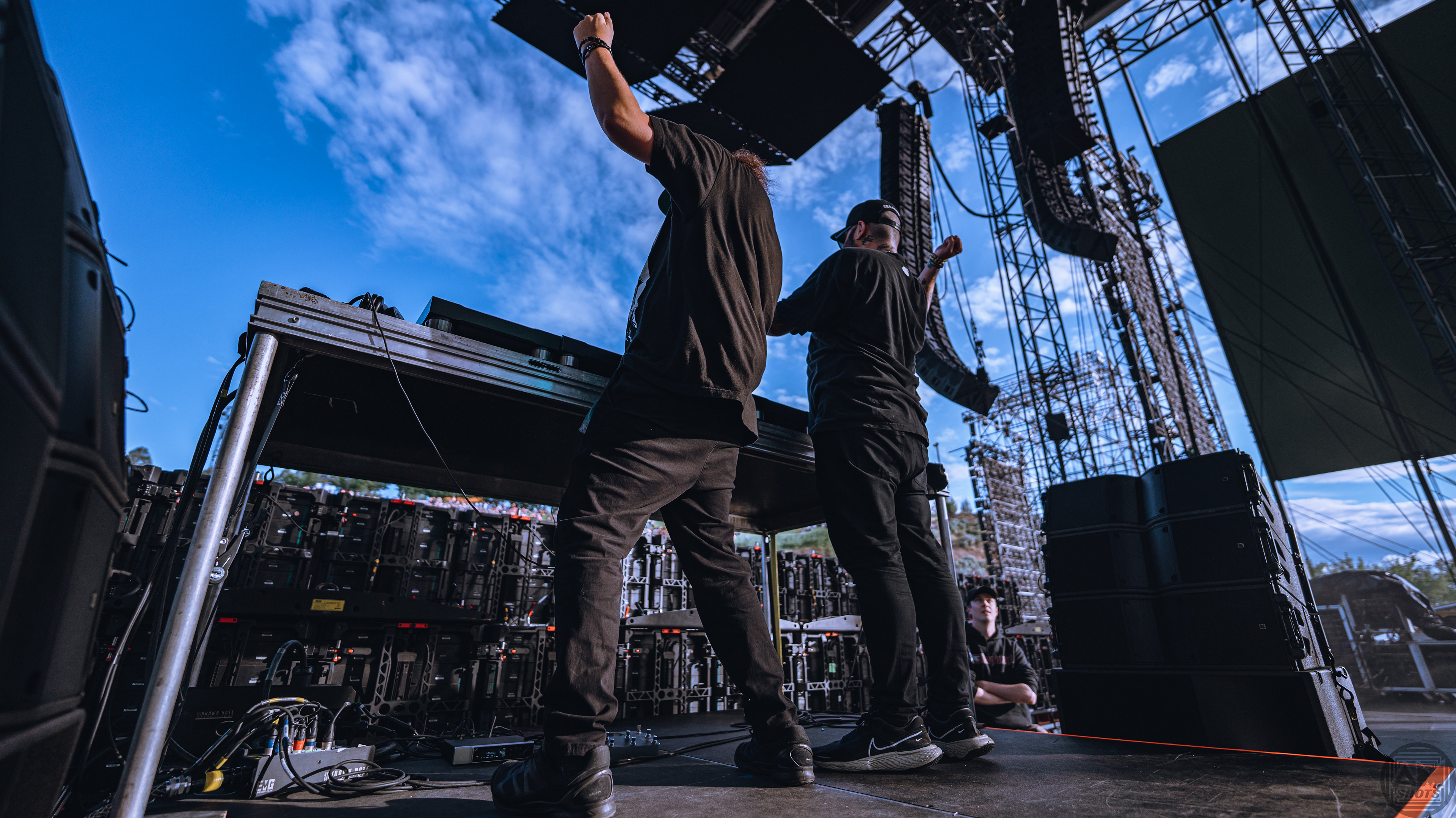 Decadon b2b Brondo - Illenium Gorge