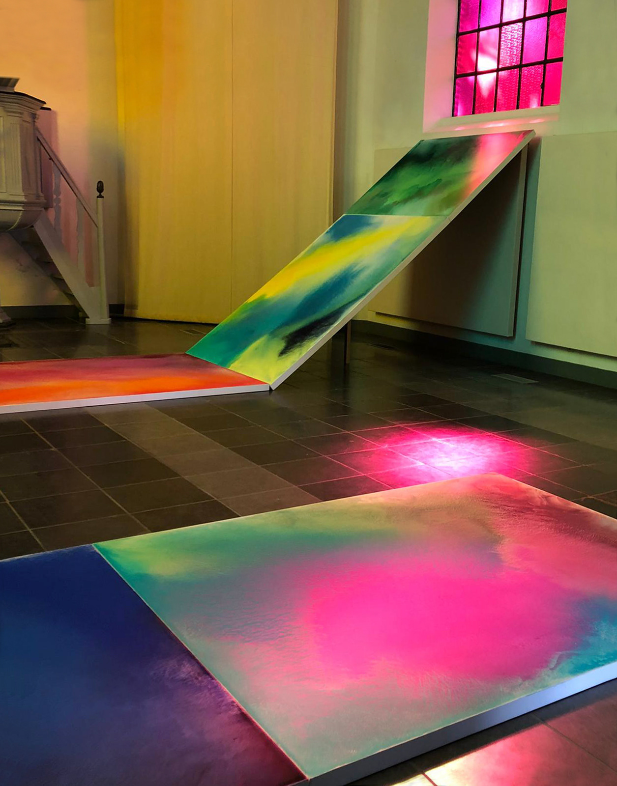 Pictures of visitors. Made on different days and times with ever changing light so that the colours where always in motion.