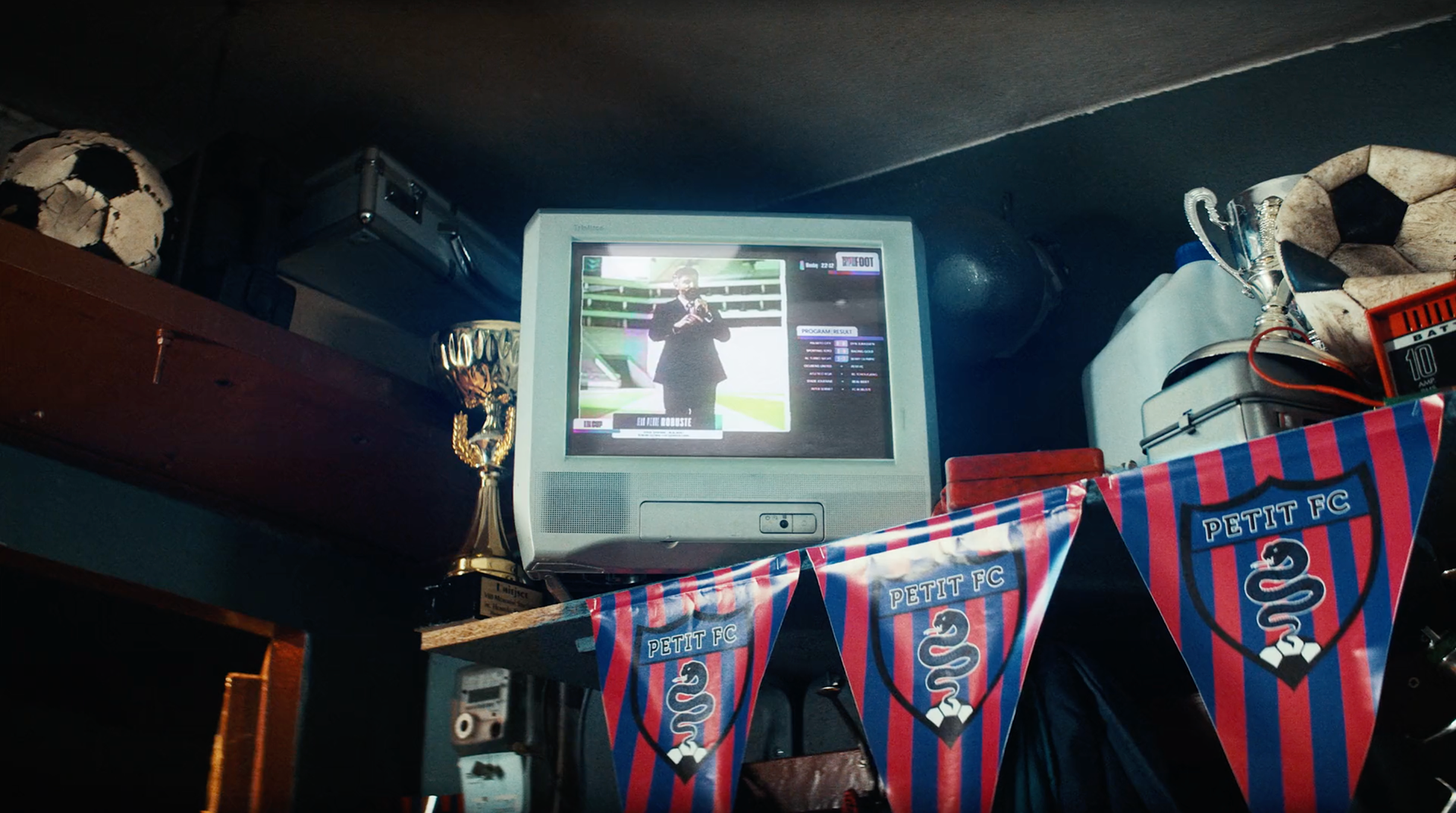 Petit FC football club logo