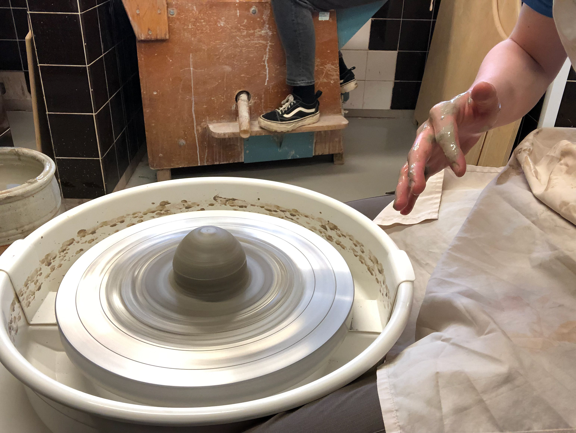 Centring the clay.