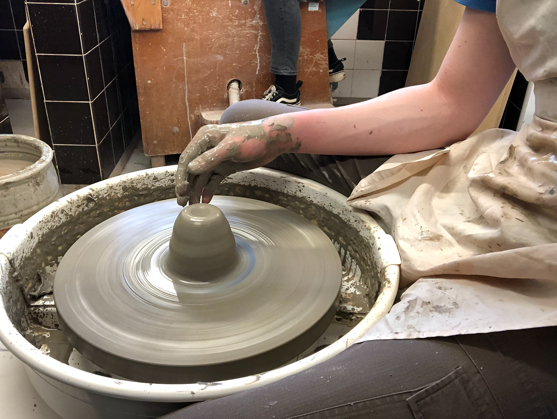 Centring the clay.