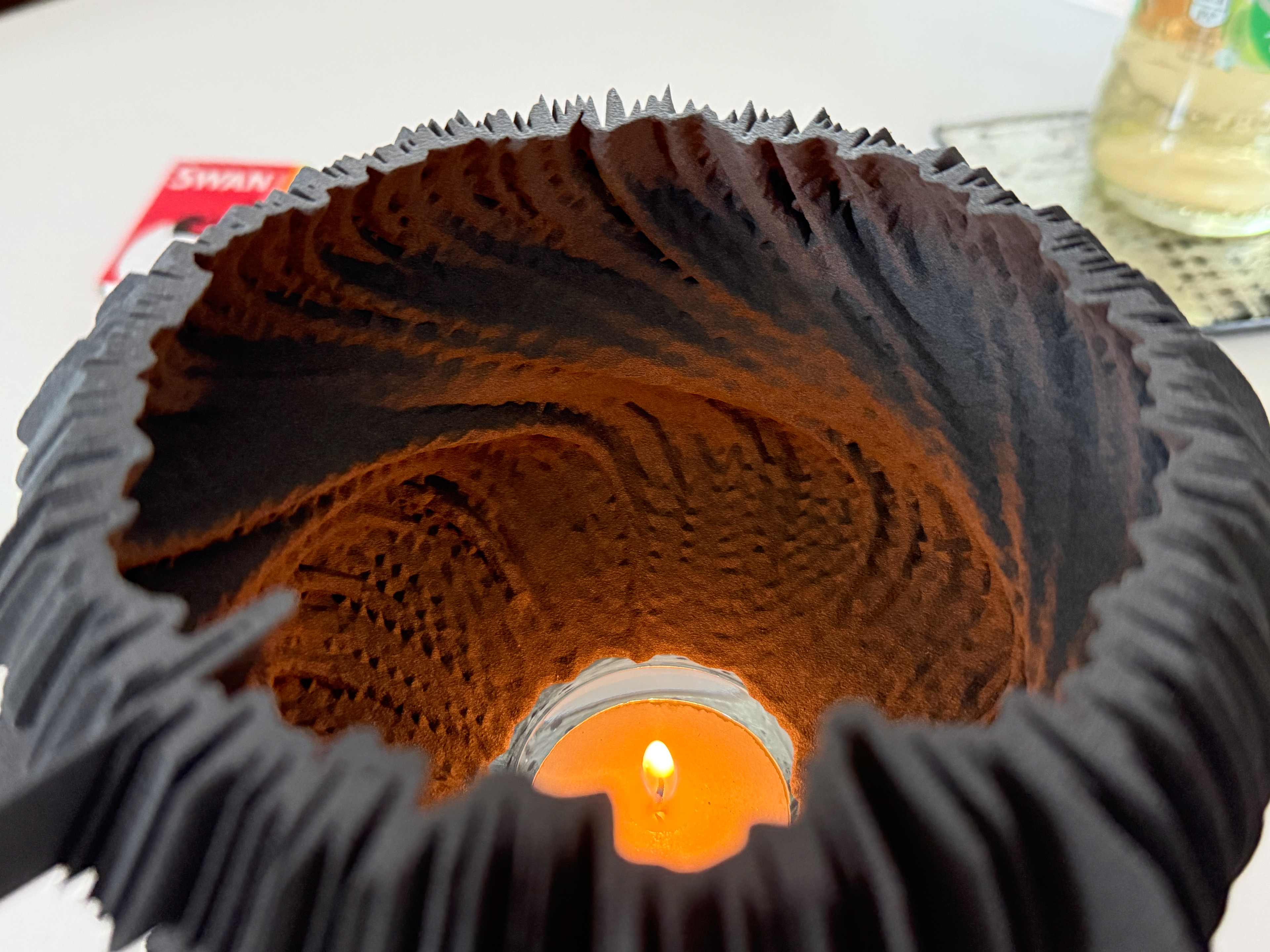 Lights up the edges really well