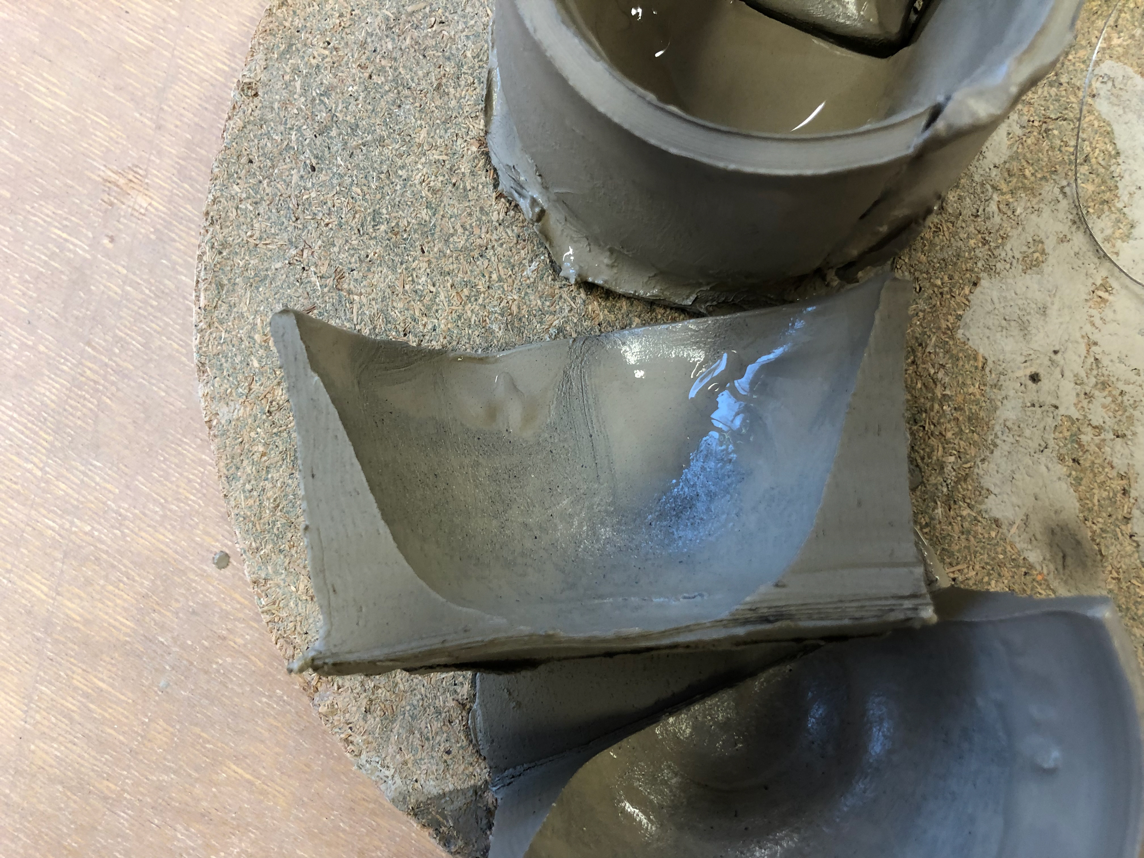 Consistency of the wall thickness.