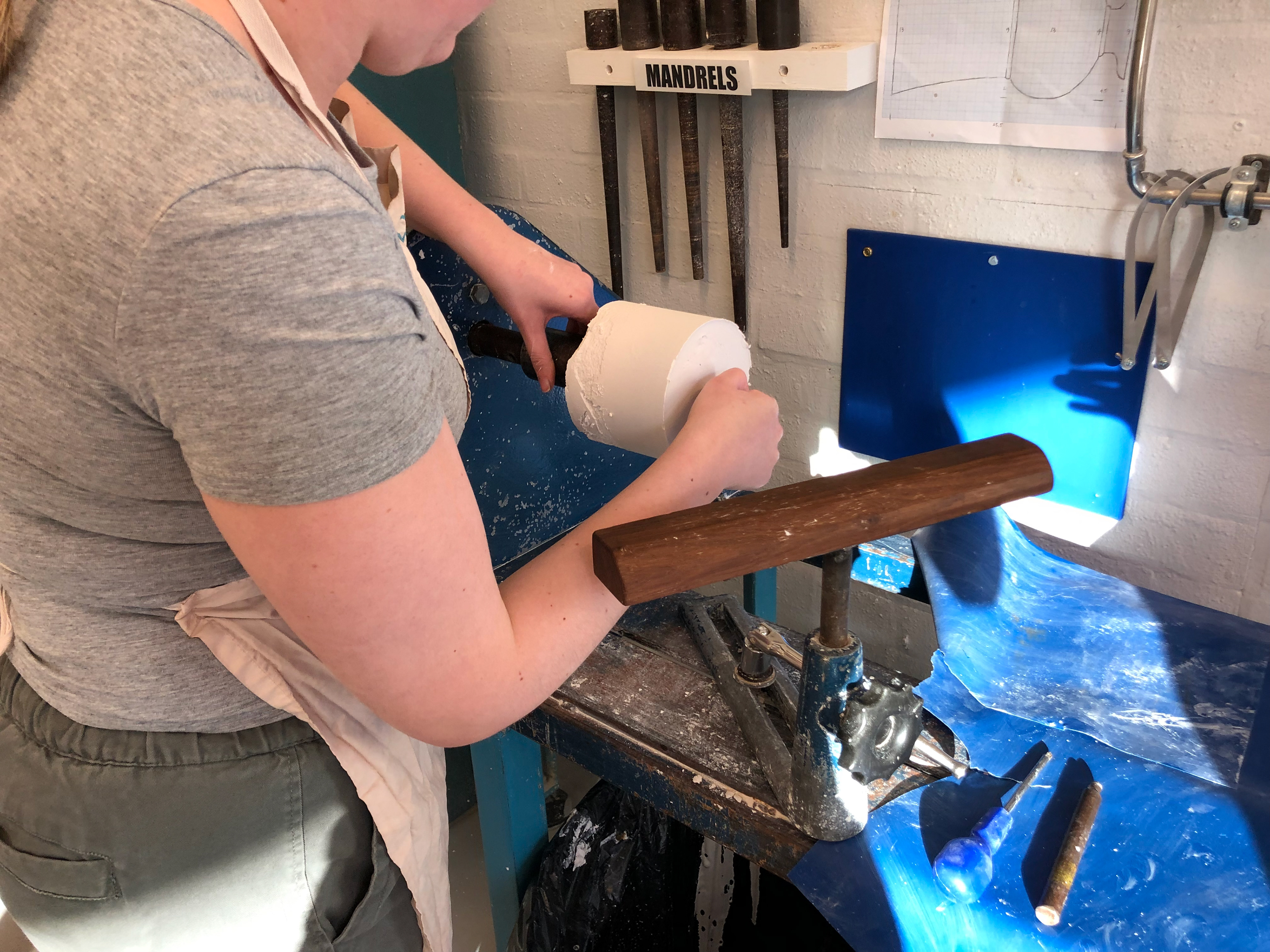 Screw the mandrel onto the lathe.
