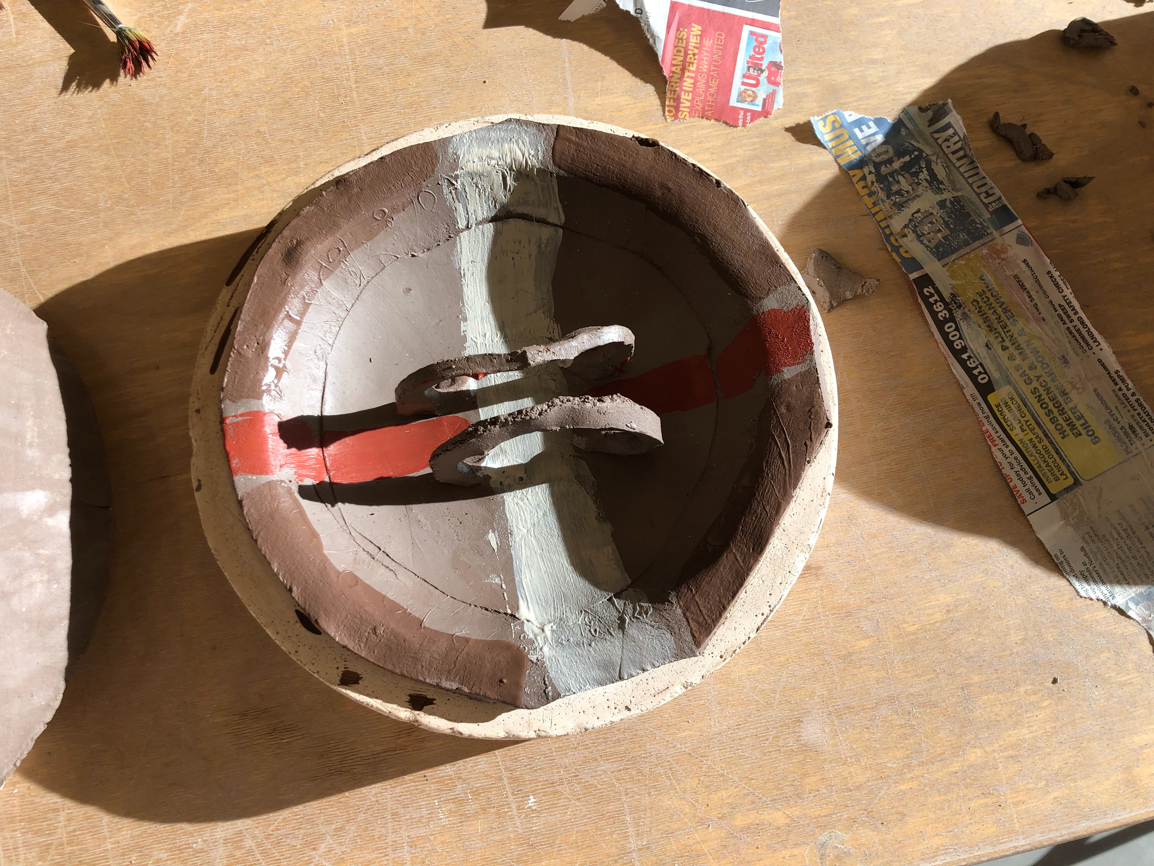 I then used two other slips to paint the outer brim and the line between the arches
