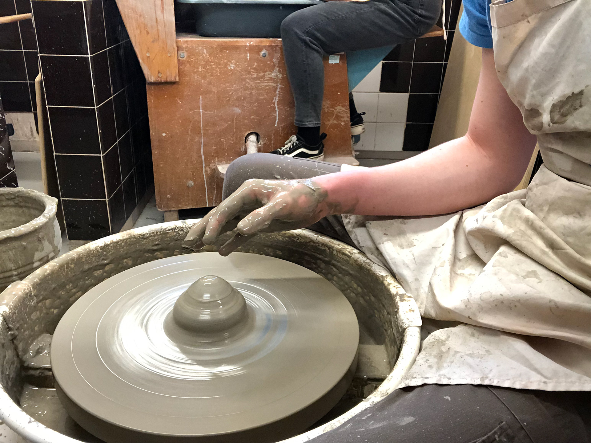 Centring the pot.
