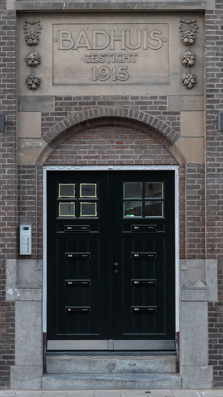 Deur badhuis Kanaalstraat