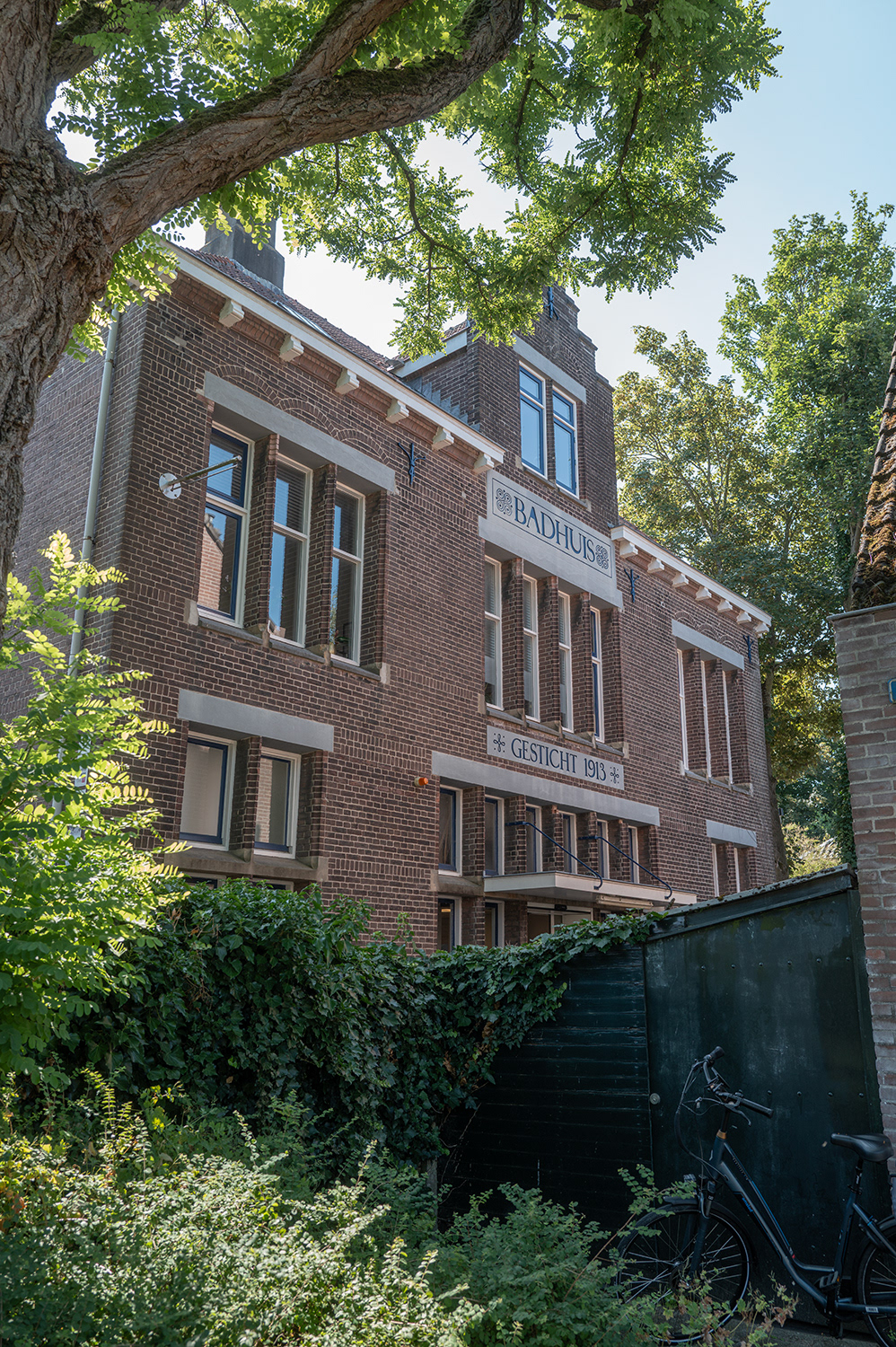 Badhuis Zonstraat voorgevel anno 2025