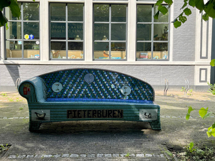 bankje in Pieterburen