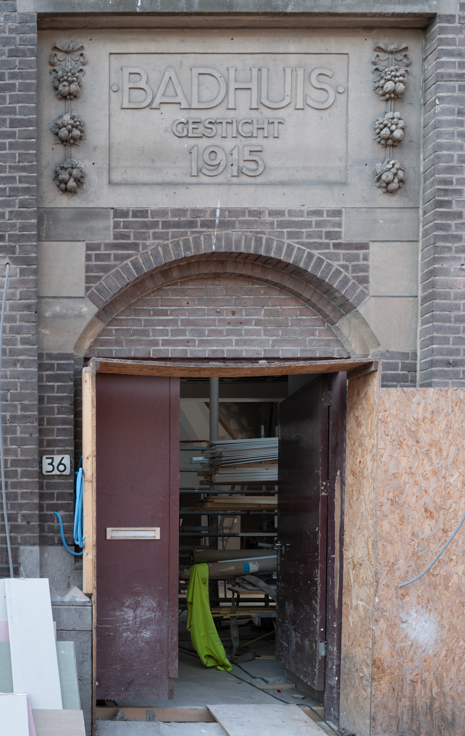 Entré badhuis Kanaalstraat