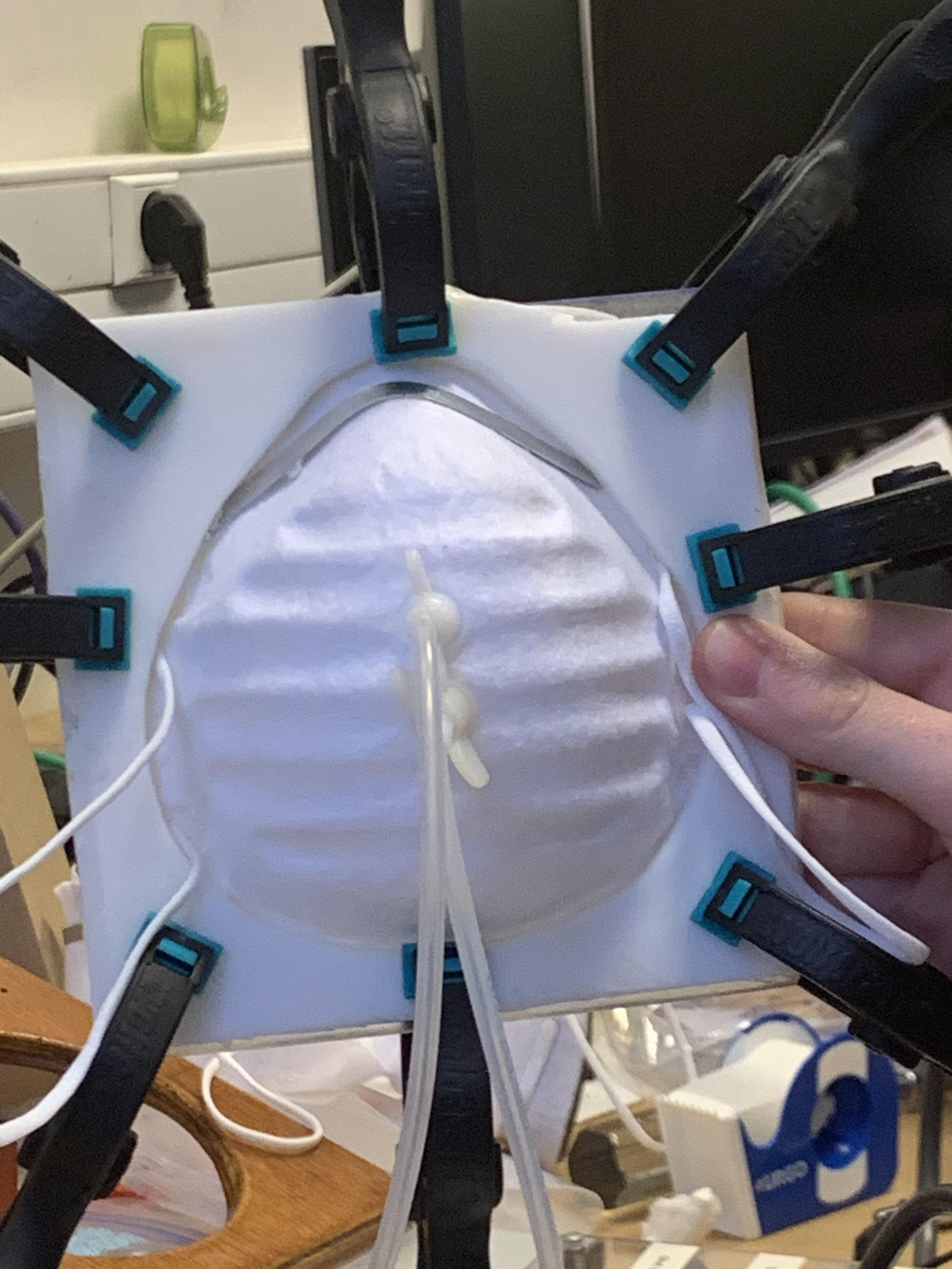 Plaque de calibration fermée avec le masque prêt à être calibré