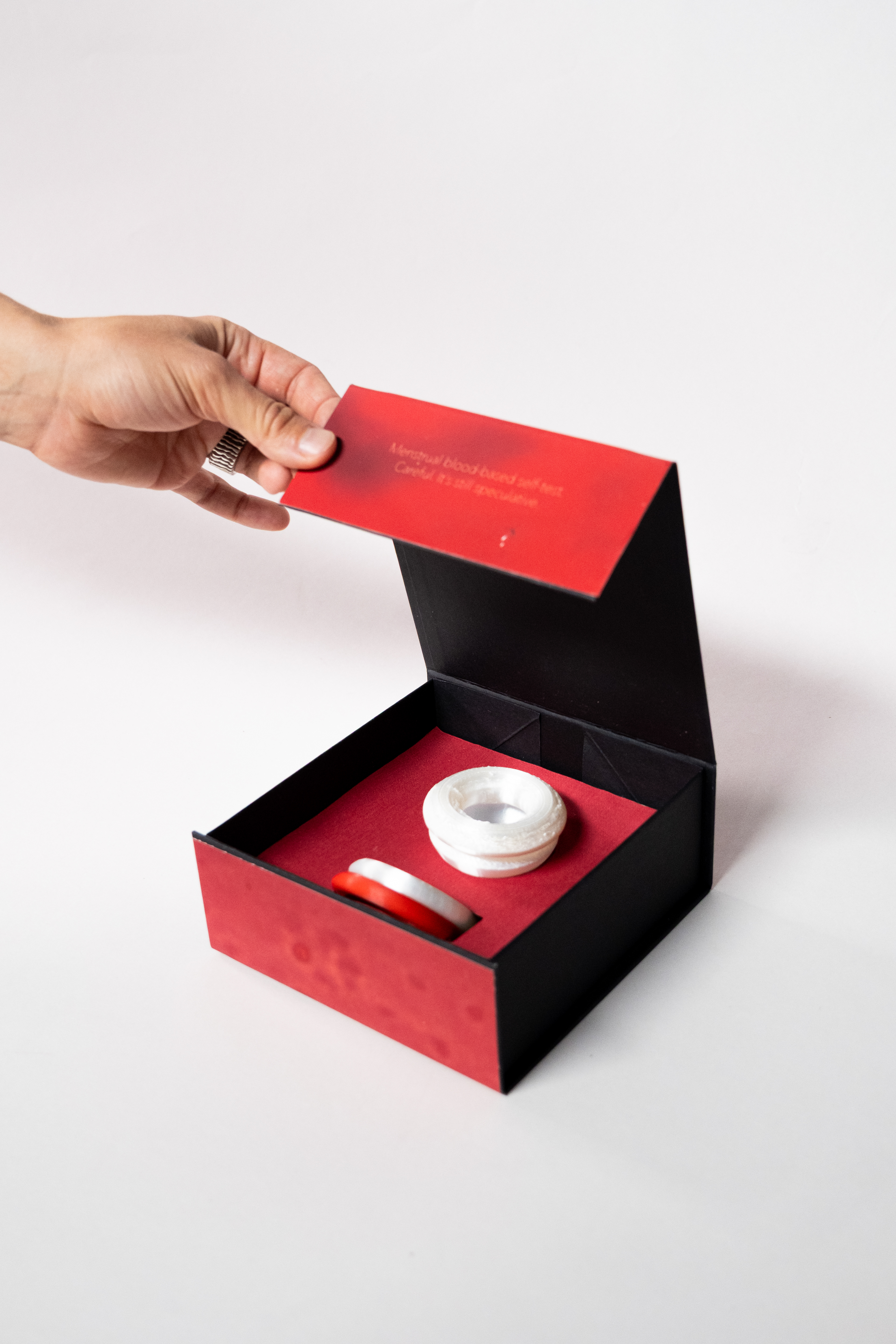 The packaging for the Cuora Carrier