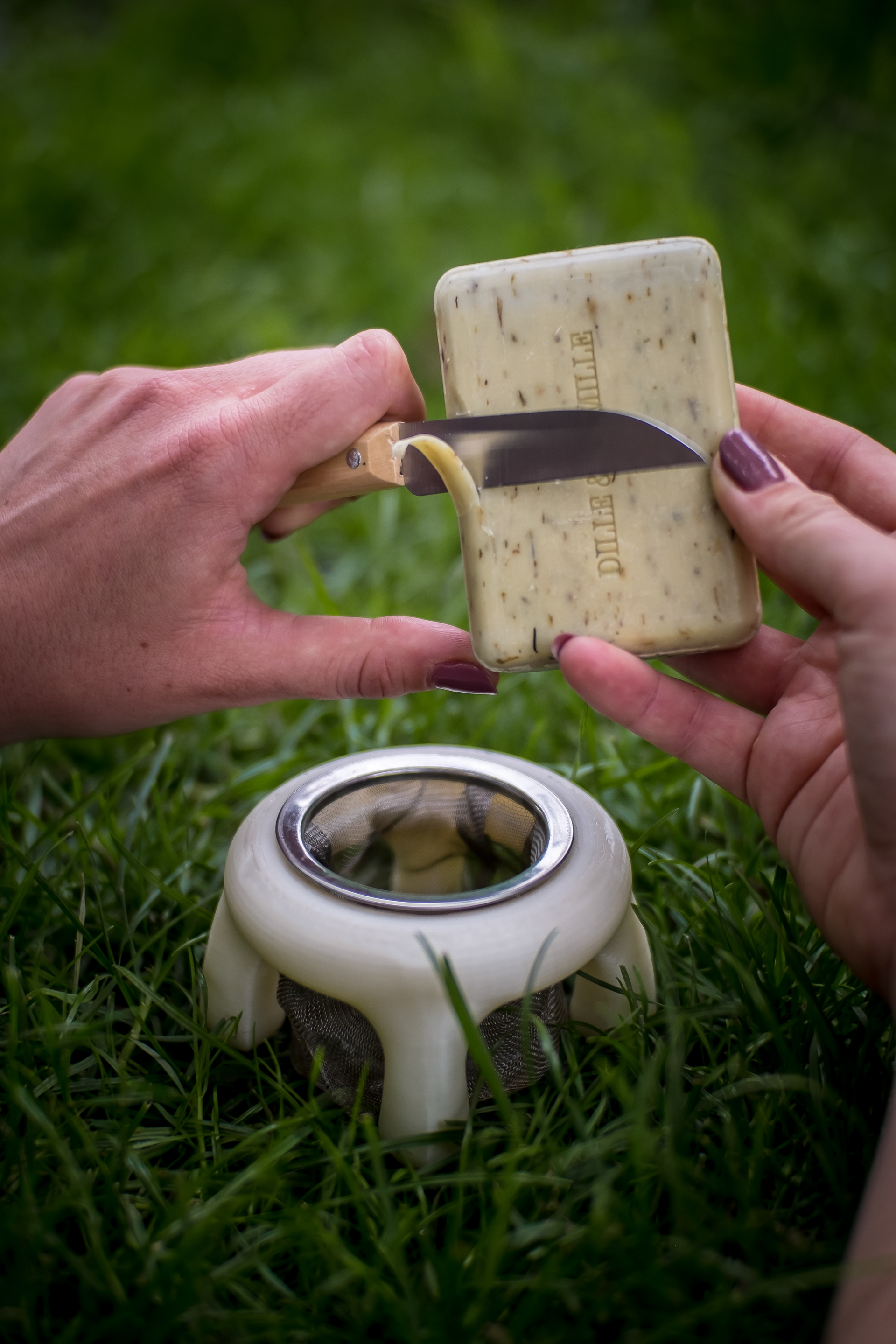 Scraping soap flakes