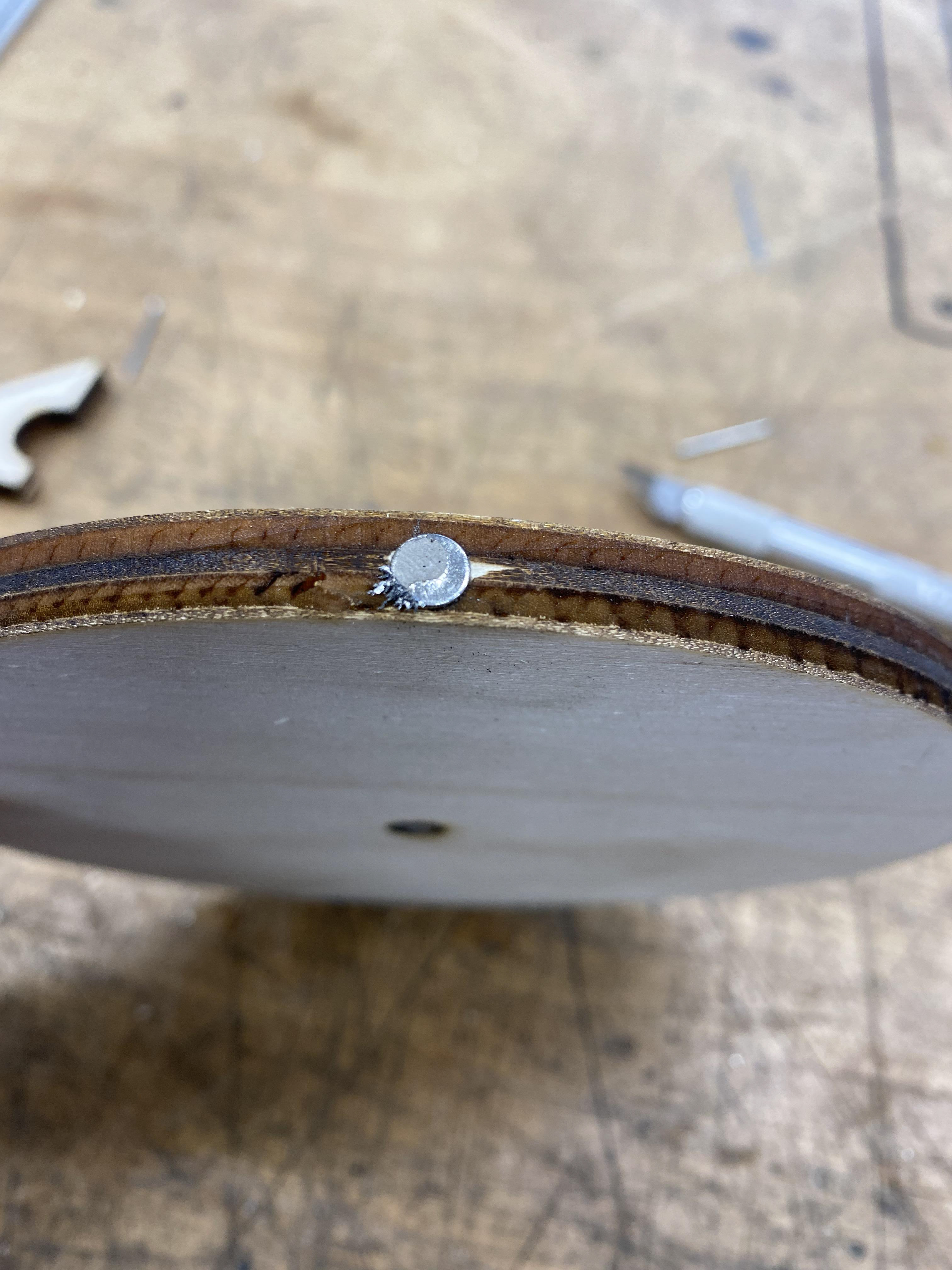 Neodymium magnet in lid